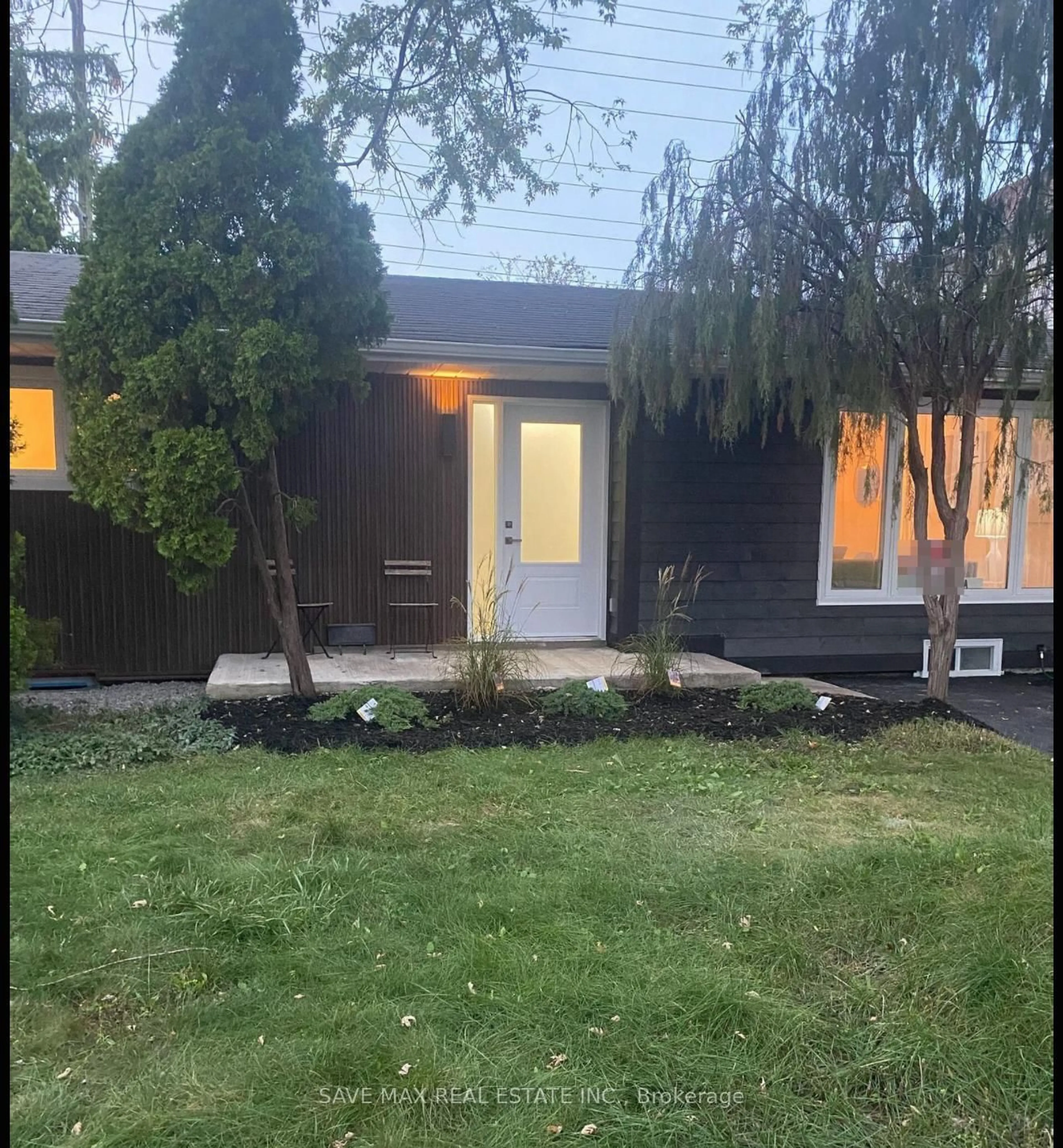 A pic from outside/outdoor area/front of a property/back of a property/a pic from drone, street for 26 Hillbank Tr, Brampton Ontario L6S 1P6