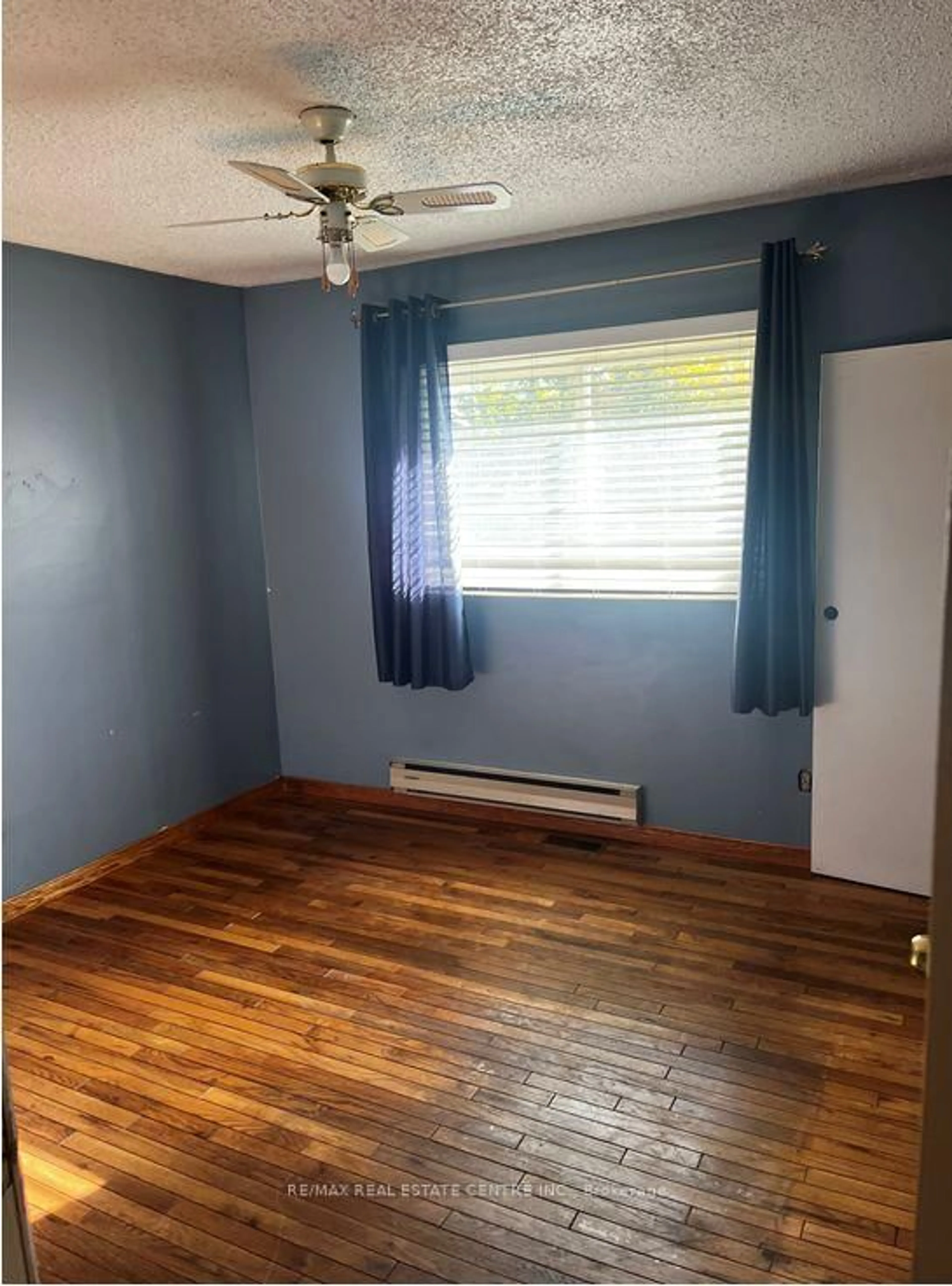 A pic of a room for 260 Sydney St, Milton Ontario L9T 1E1