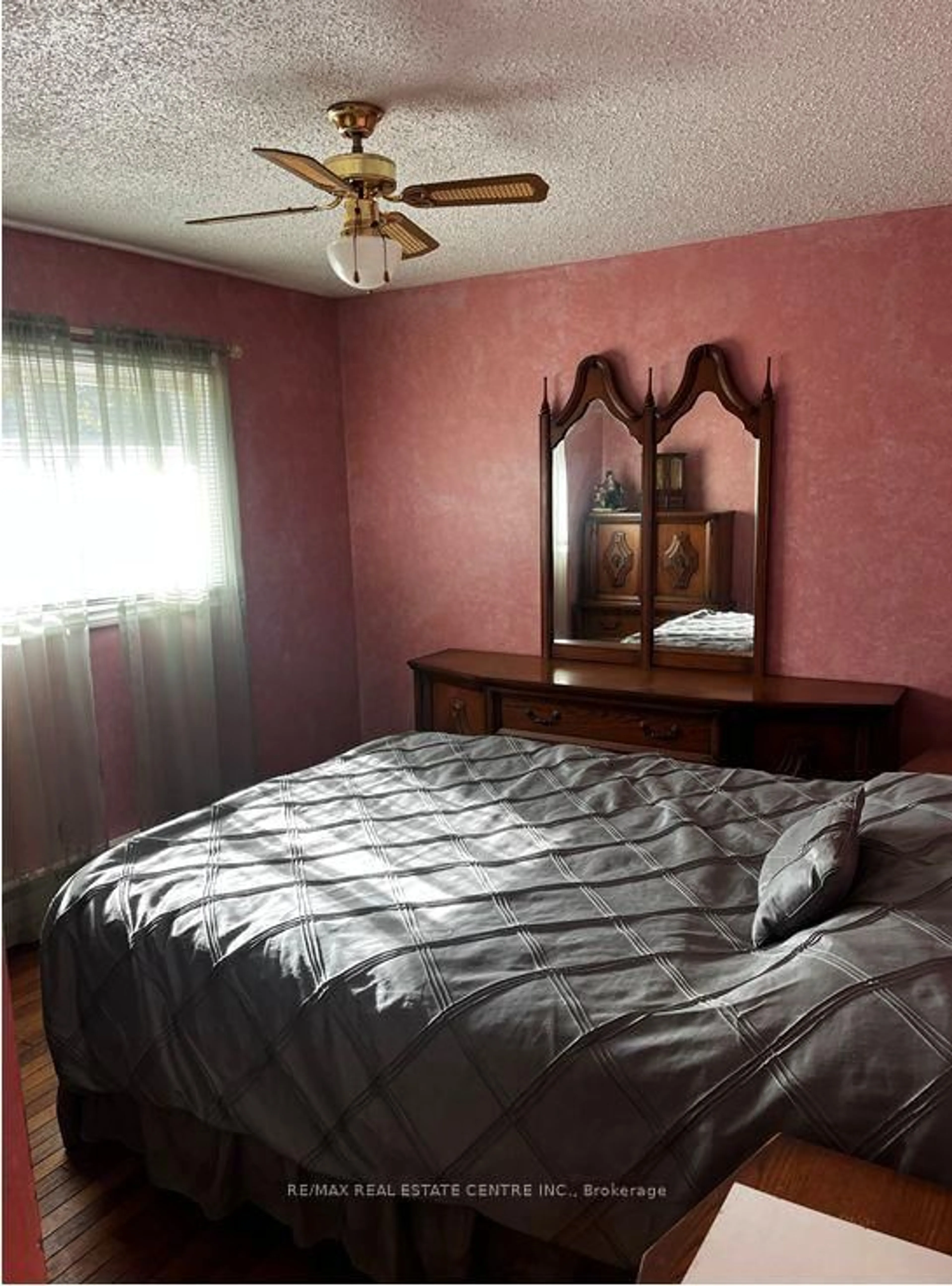 A pic of a room for 260 Sydney St, Milton Ontario L9T 1E1