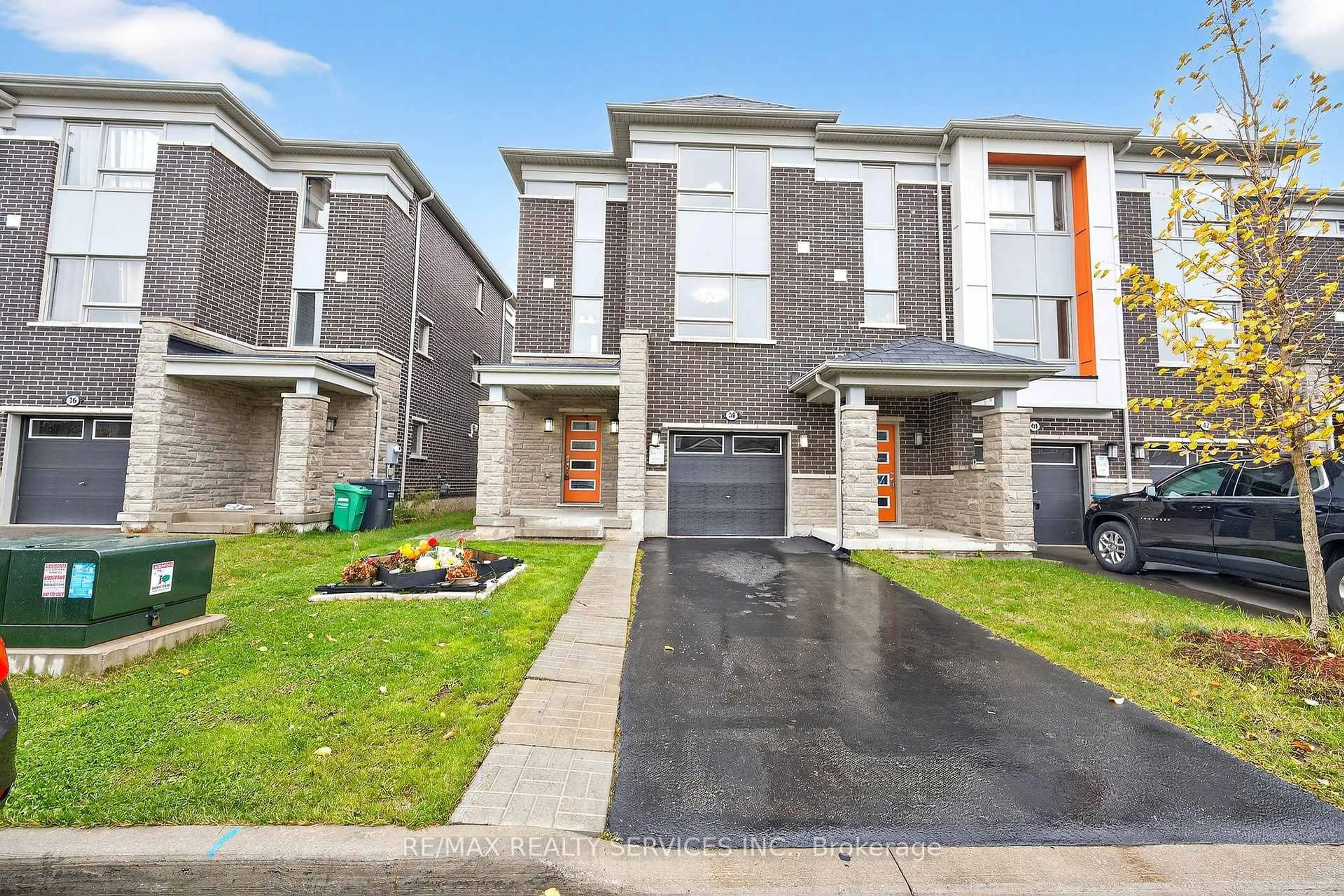 A pic from outside/outdoor area/front of a property/back of a property/a pic from drone, street for 38 Divers Rd, Brampton Ontario L7A 5C9