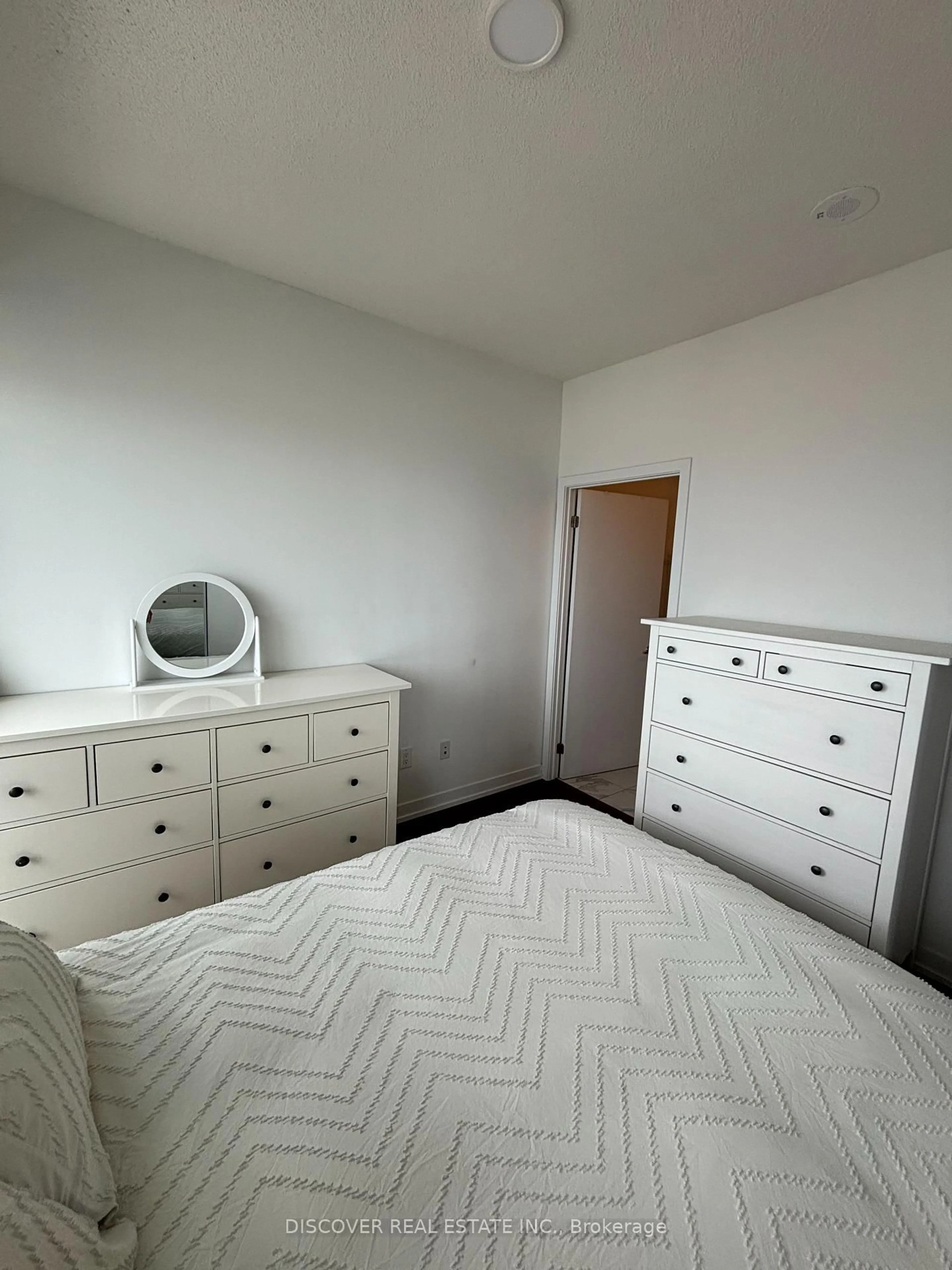 A pic of a room for 4065 Confederation Pkwy #3704, Mississauga Ontario L5B 0L4