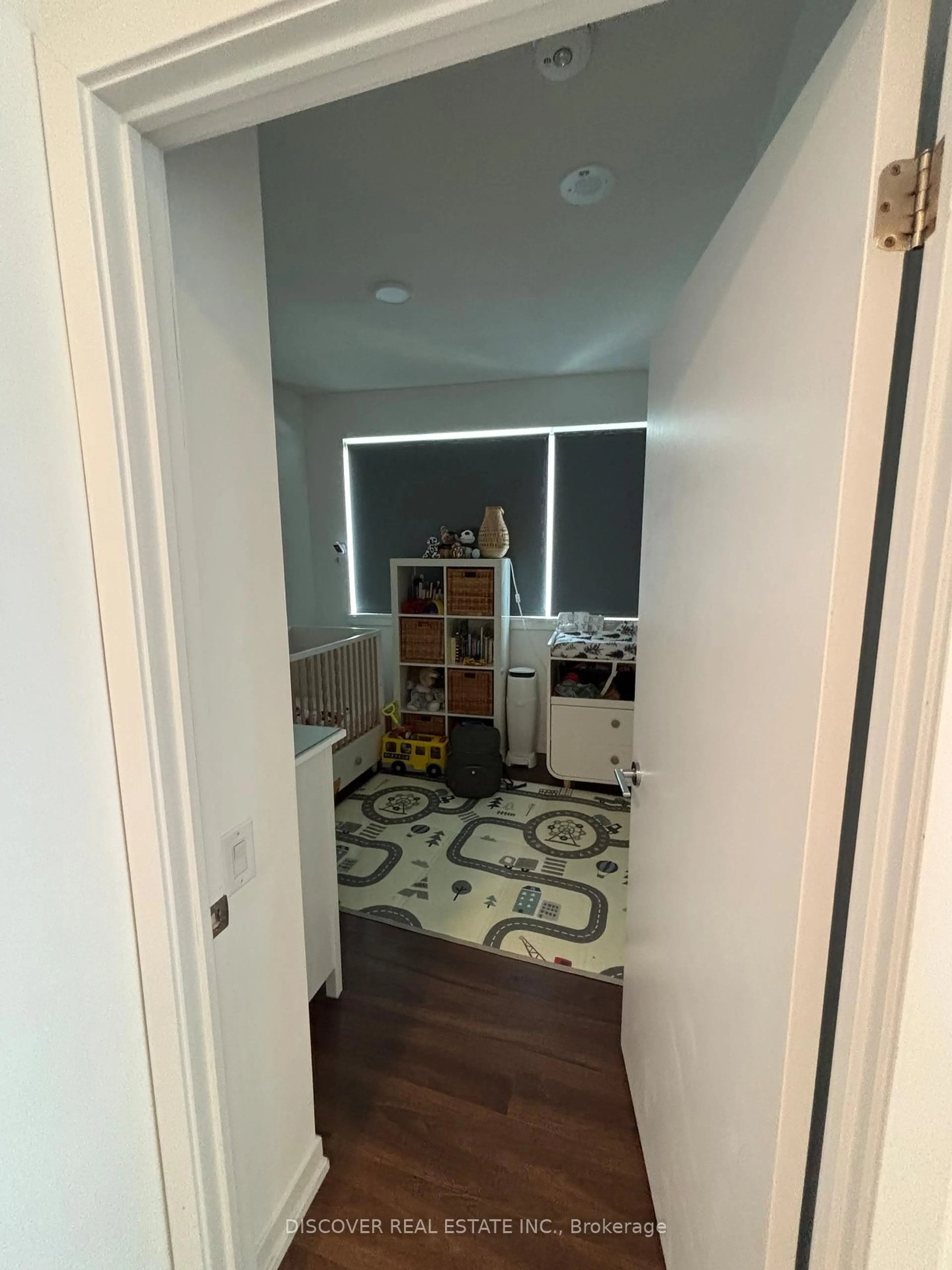 Indoor entryway for 4065 Confederation Pkwy #3704, Mississauga Ontario L5B 0L4