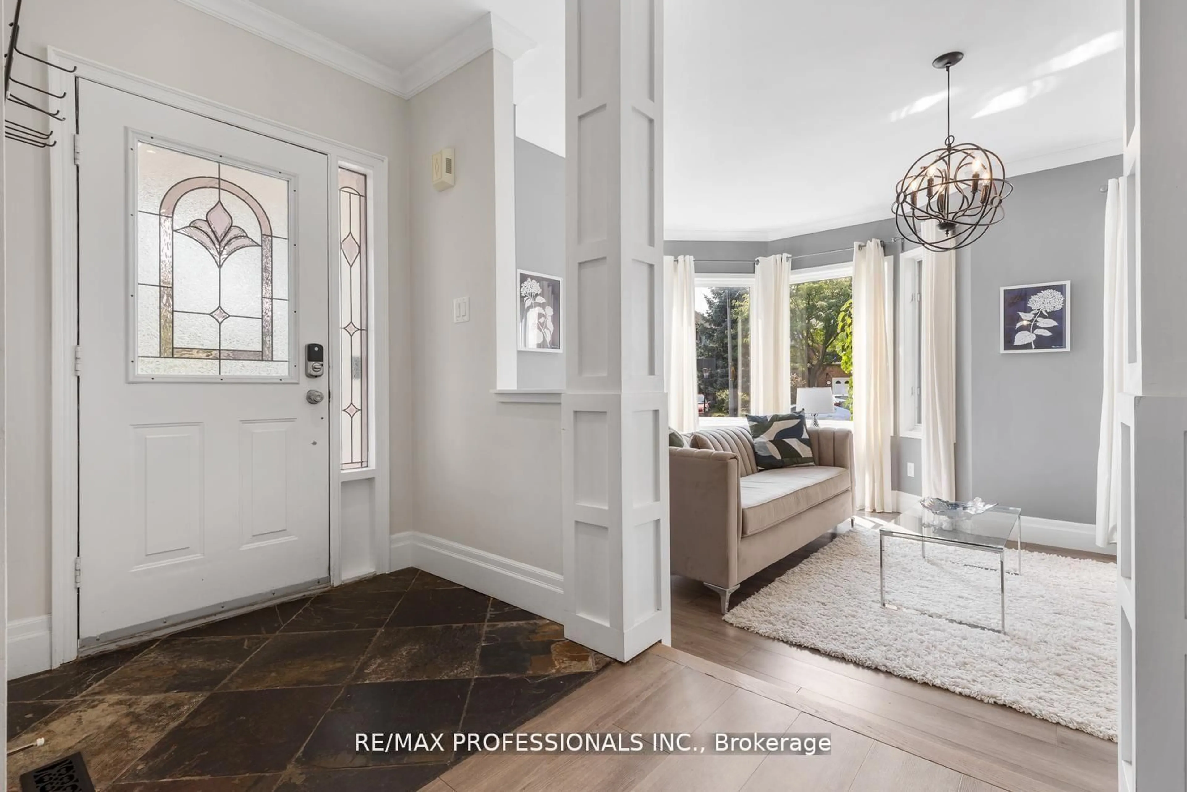 Indoor entryway for 1241 Brillinger St, Oakville Ontario L6M 3T2