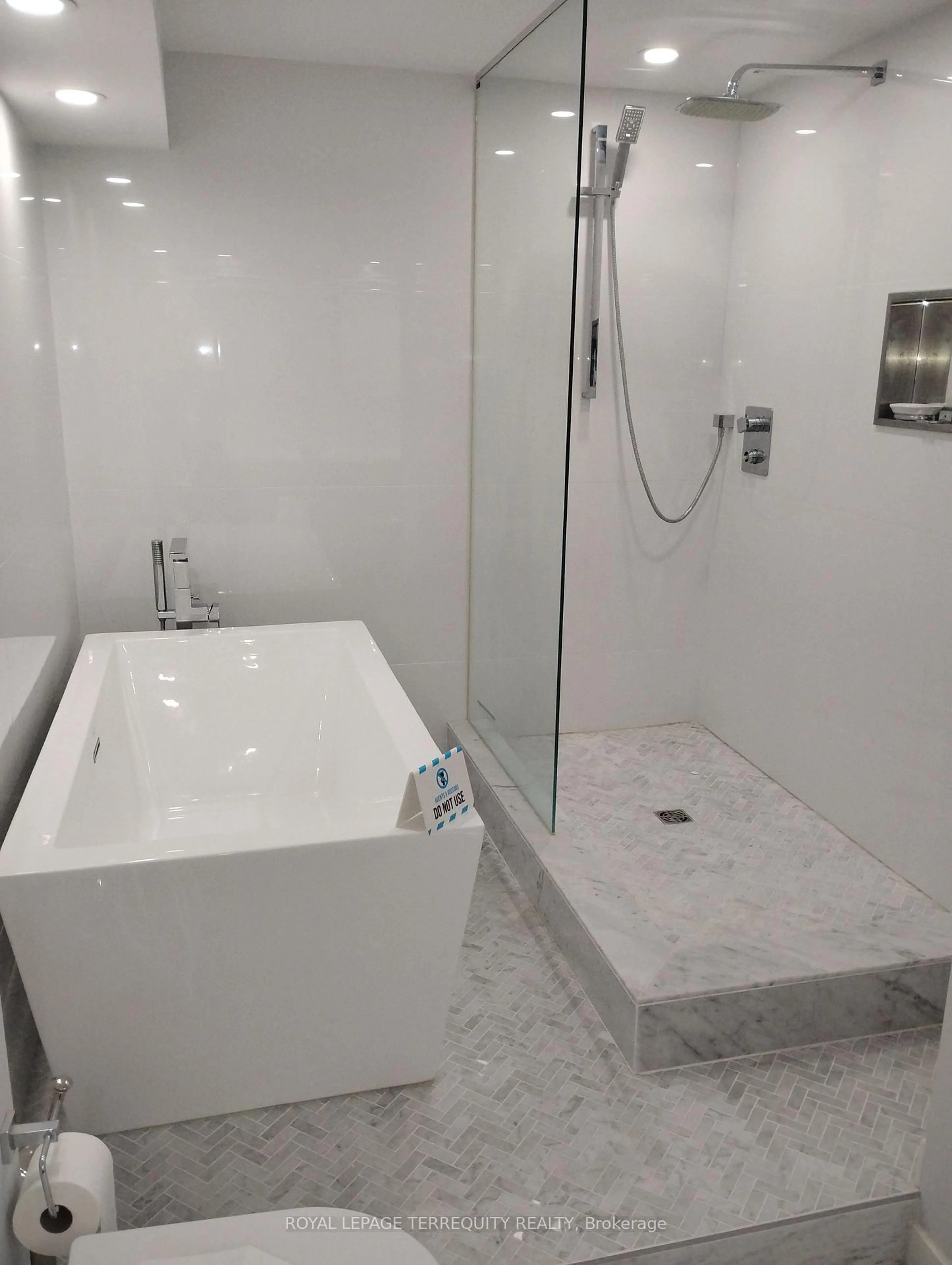 Contemporary bathroom, ceramic/tile floor for 2045 Lake Shore Blvd #3305, Toronto Ontario M8V 2Z6