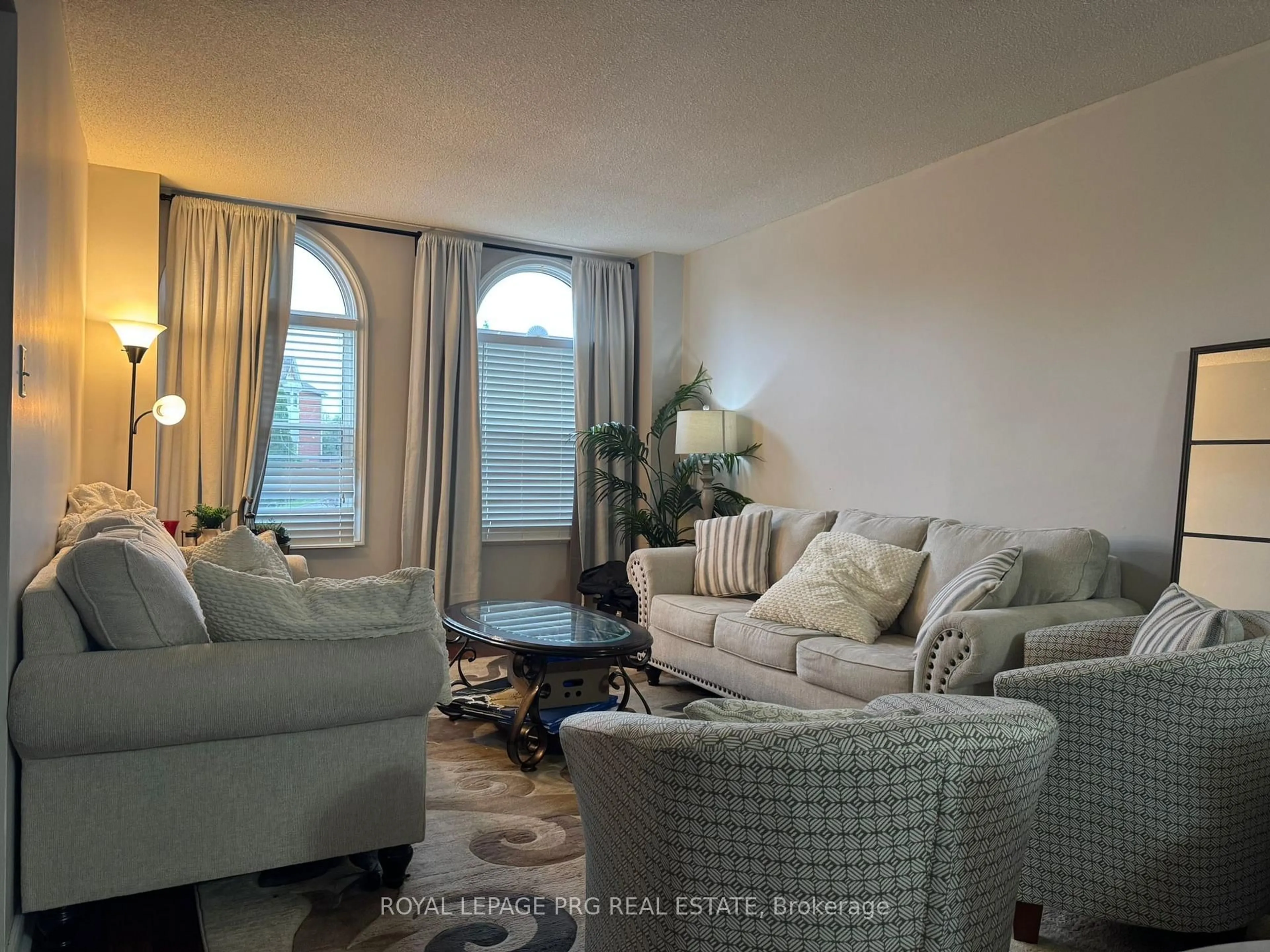 Living room with furniture, unknown for 1074 Goodson Cres, Oakville Ontario L6H 4A6