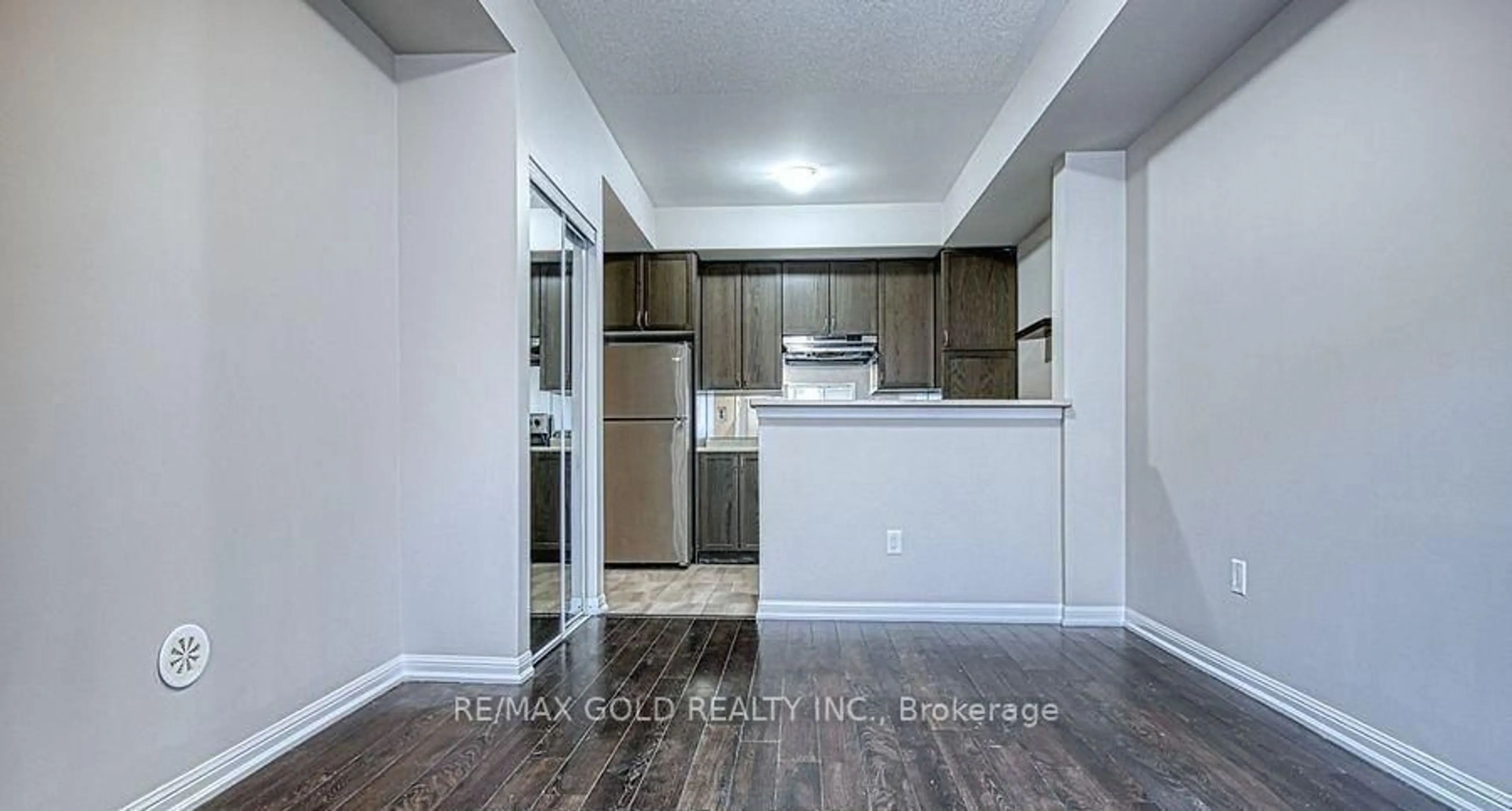 Standard kitchen, wood/laminate floor for 250 Sunny Meadow Blvd #118, Brampton Ontario L6R 3Y7
