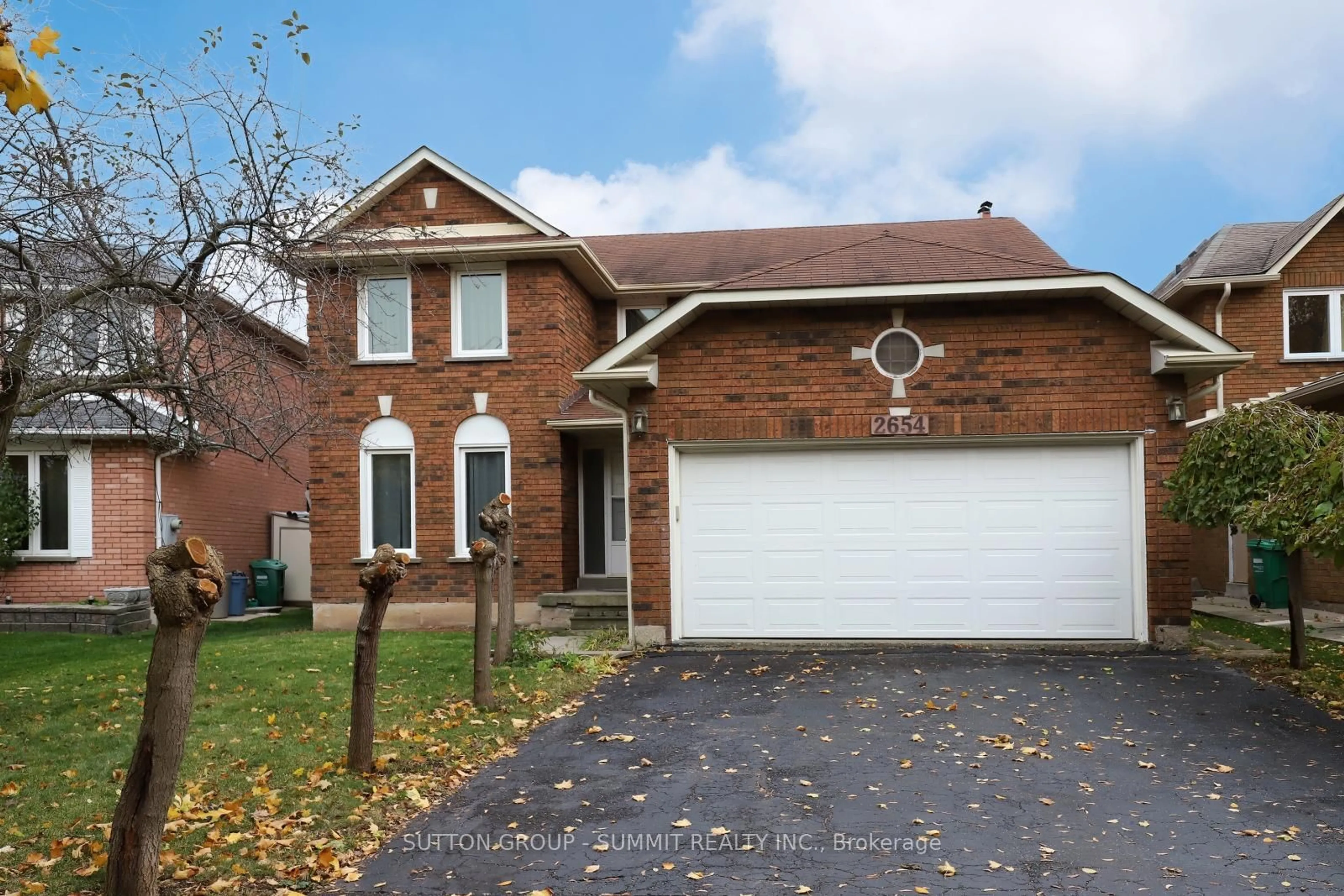 Home with brick exterior material, street for 2654 Ambercroft Tr, Mississauga Ontario L5M 4K1