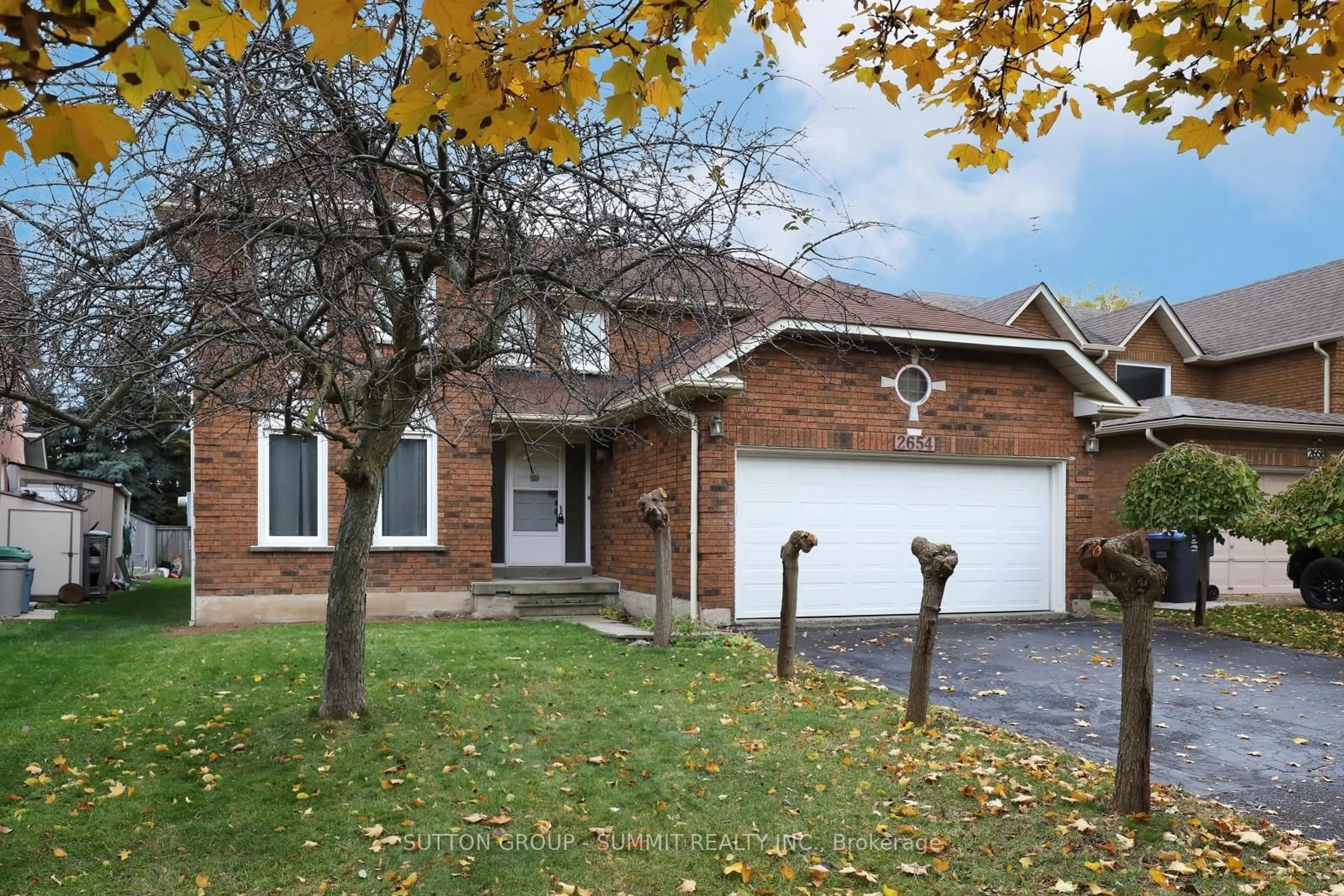 Home with brick exterior material, street for 2654 Ambercroft Tr, Mississauga Ontario L5M 4K1