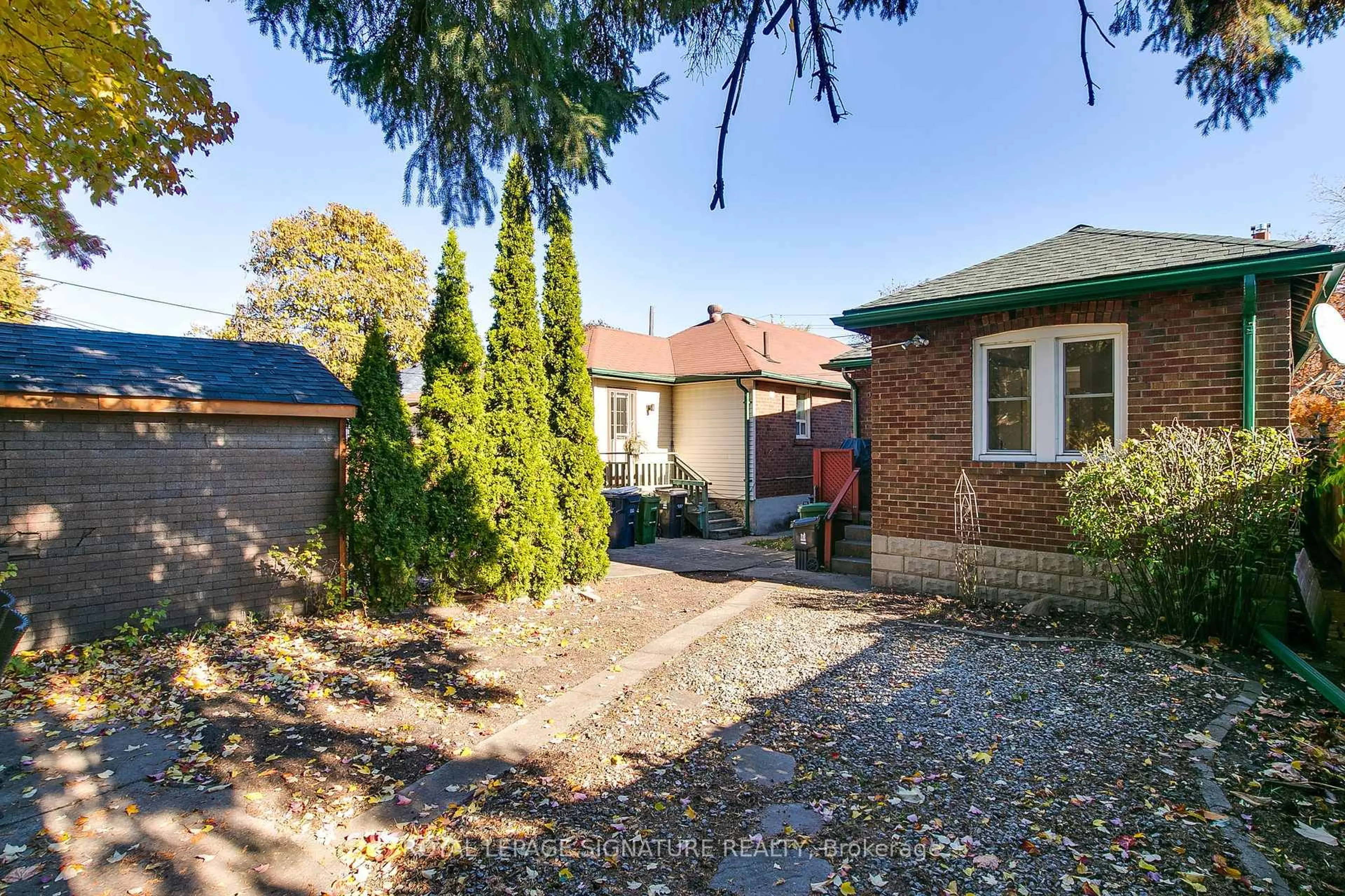 Unknown for 546 Jane St, Toronto Ontario M6S 4A4