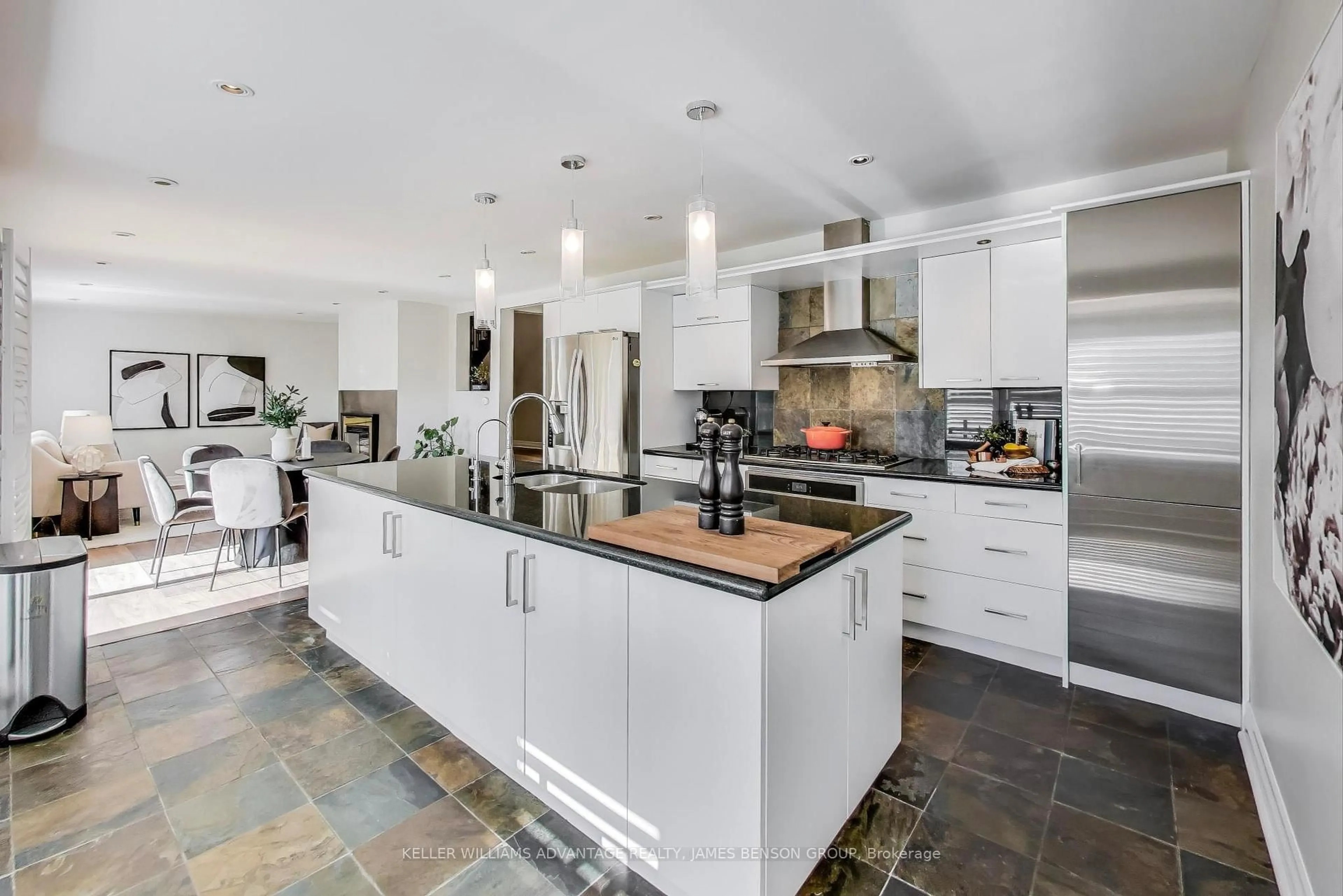 Contemporary kitchen, ceramic/tile floor for 1188 Mineola Gdns, Mississauga Ontario L5G 3X9