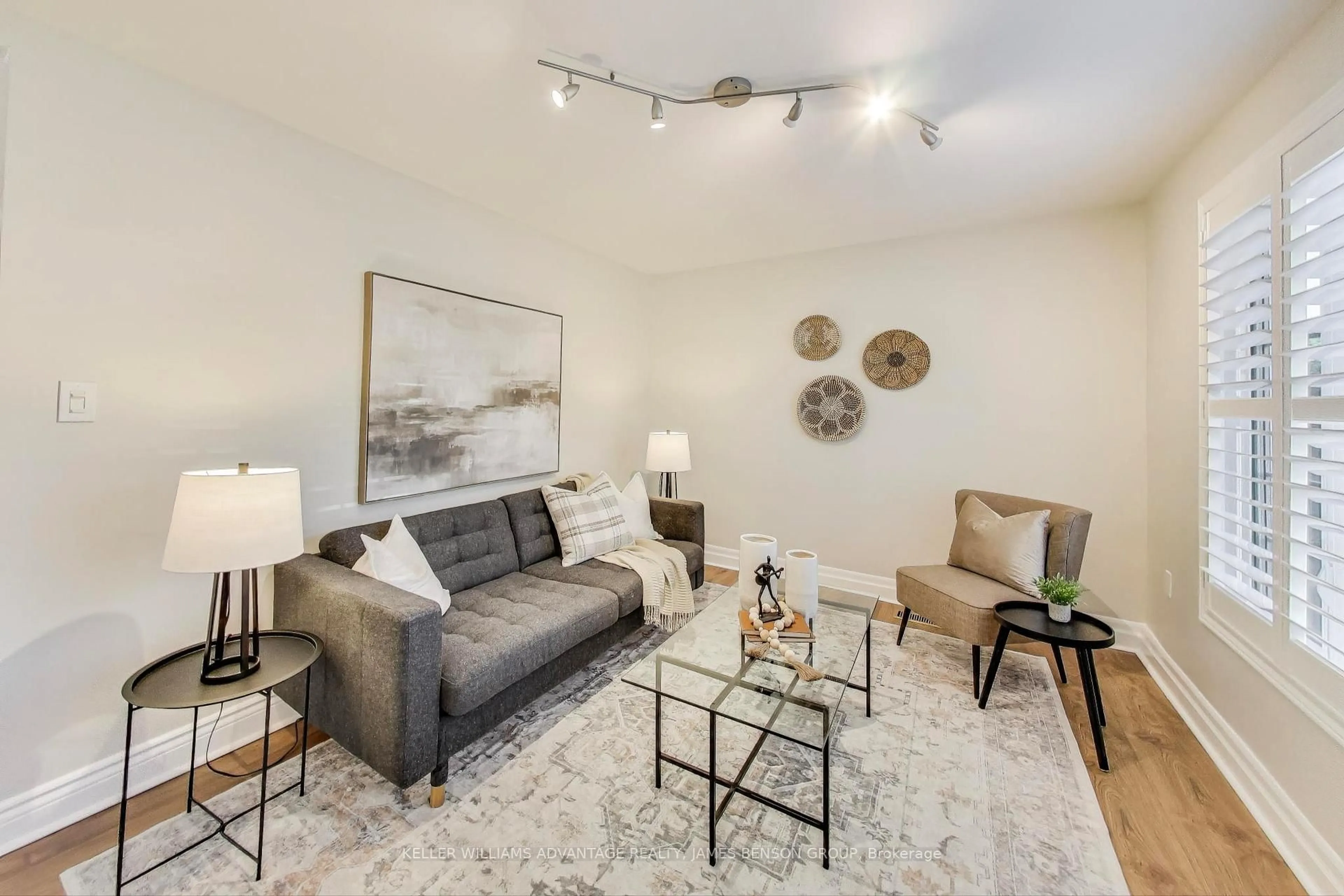 Living room with furniture, unknown for 1188 Mineola Gdns, Mississauga Ontario L5G 3X9