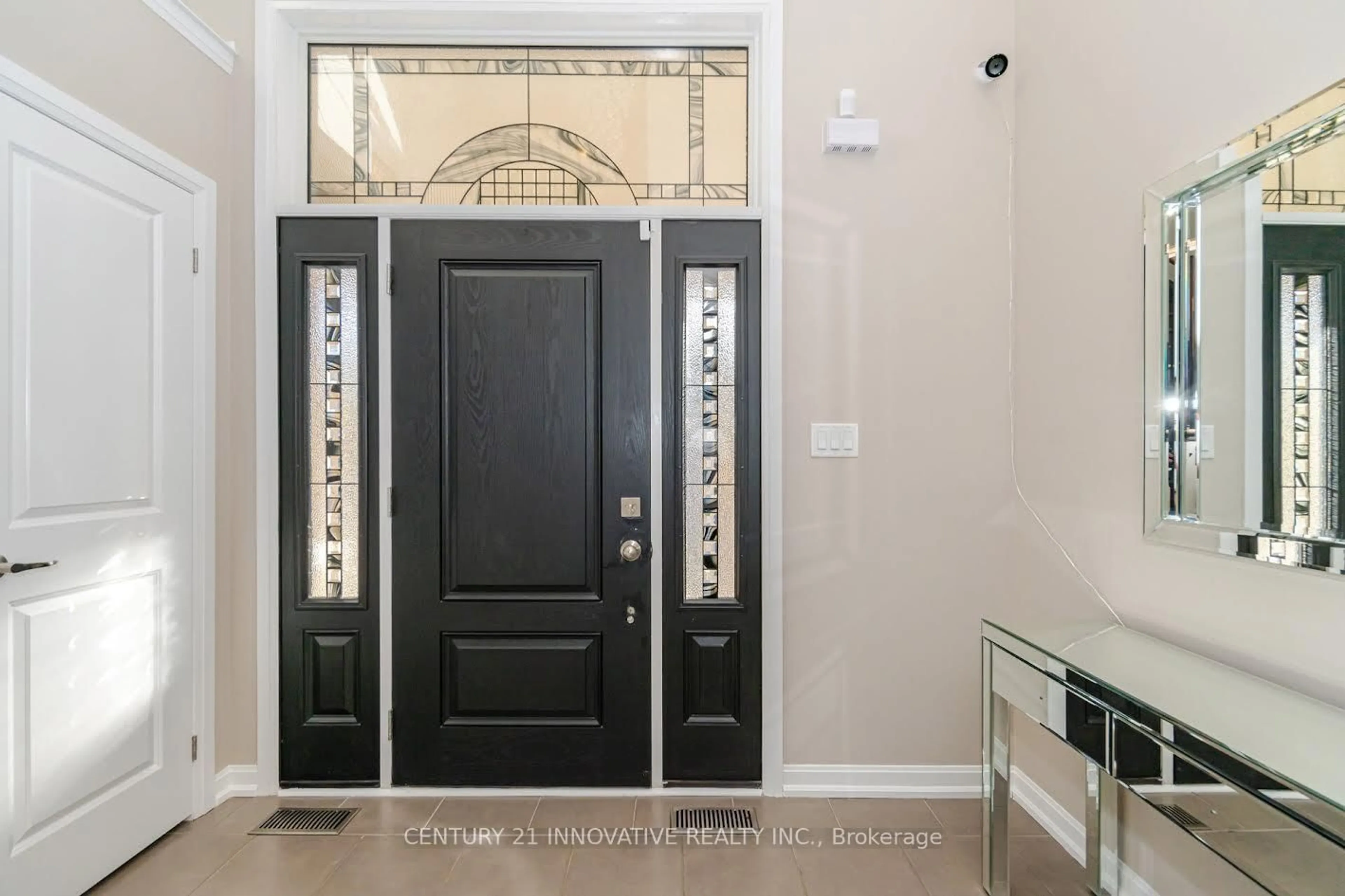 Indoor entryway for 3213 Preserve Dr, Oakville Ontario L6M 4J9