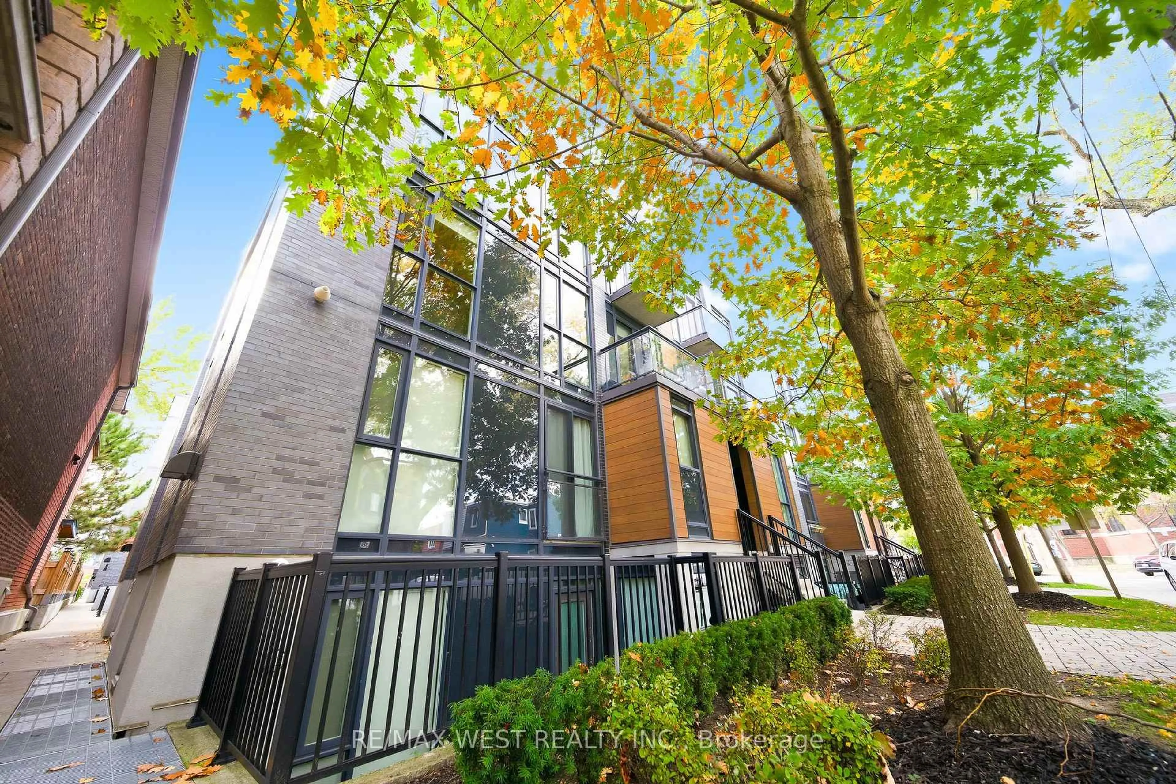 Unknown for 63 Ruskin Ave #TH401, Toronto Ontario M6P 3P7