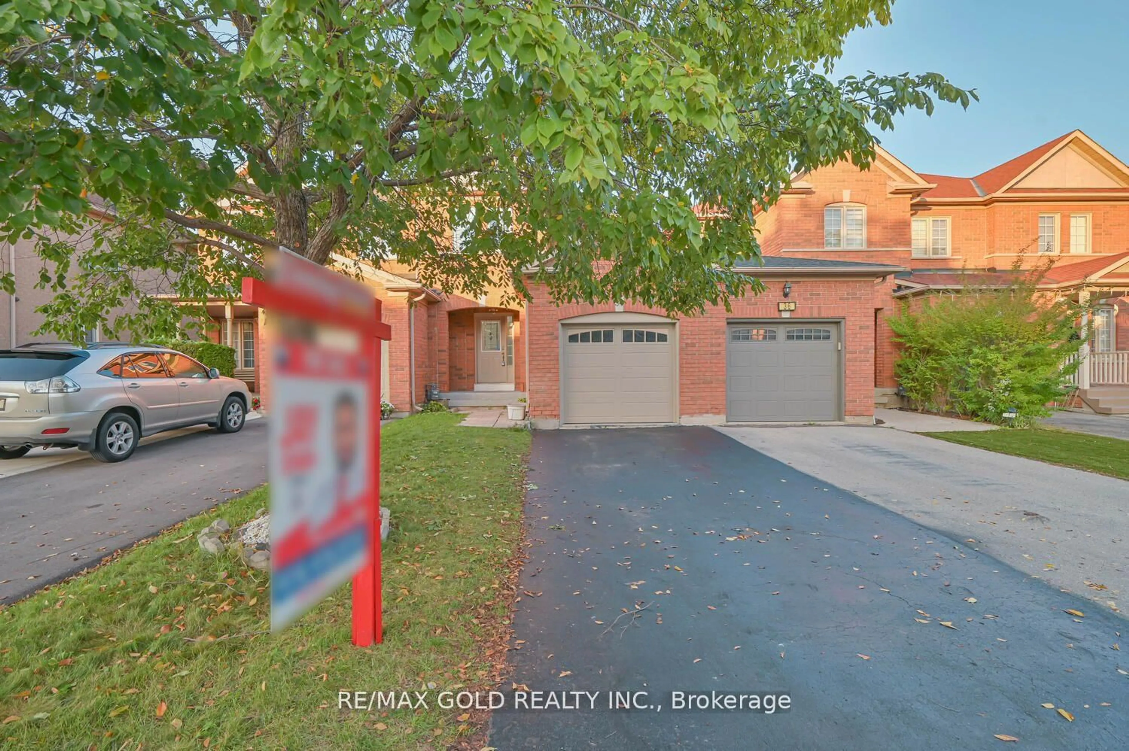 A pic from outside/outdoor area/front of a property/back of a property/a pic from drone, street for 34 Earth Star Tr, Brampton Ontario L6R 2P3