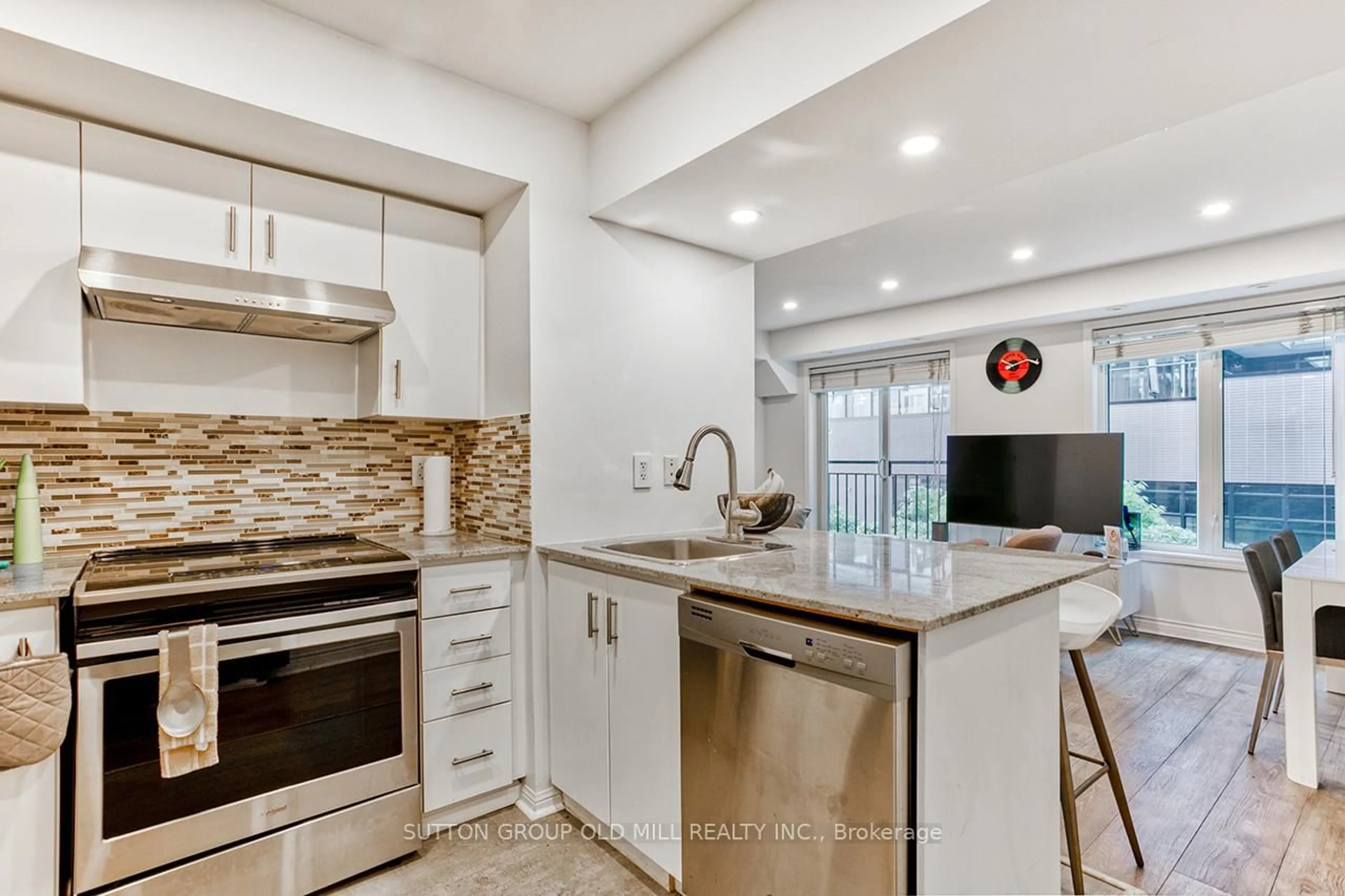 Open concept kitchen, ceramic/tile floor for 10 Laidlaw St #737, Toronto Ontario M6K 1X2