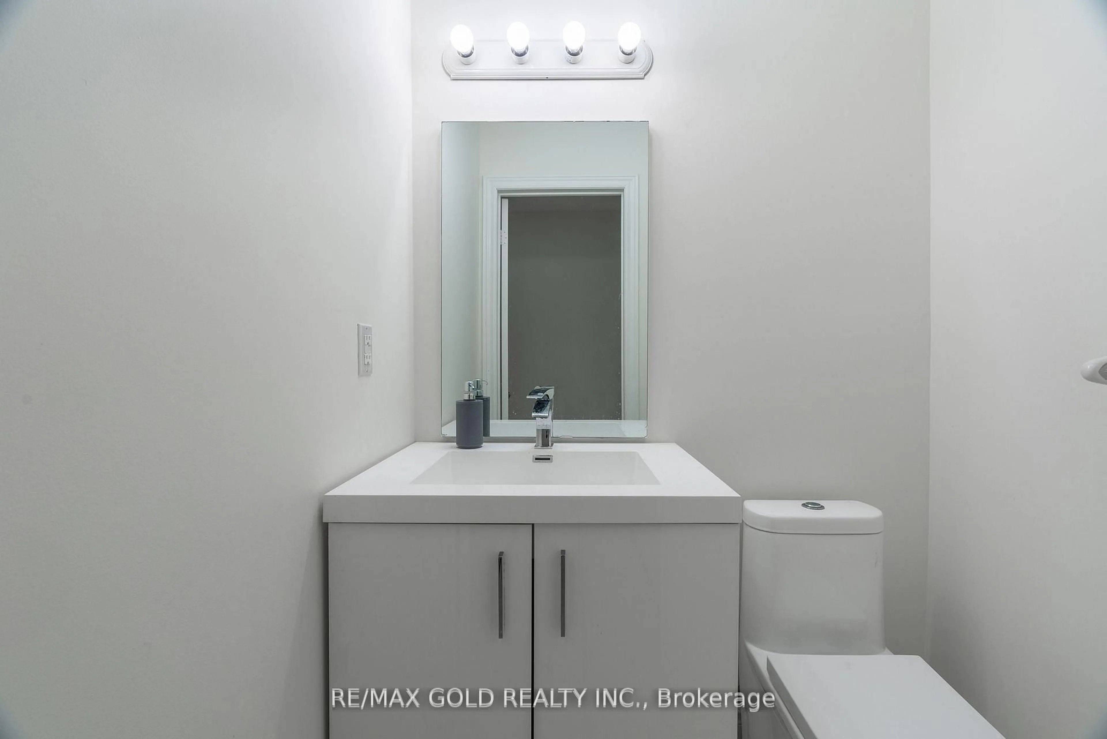 Standard bathroom, unknown for 51 Tigerlily Pl, Brampton Ontario L6R 2C8