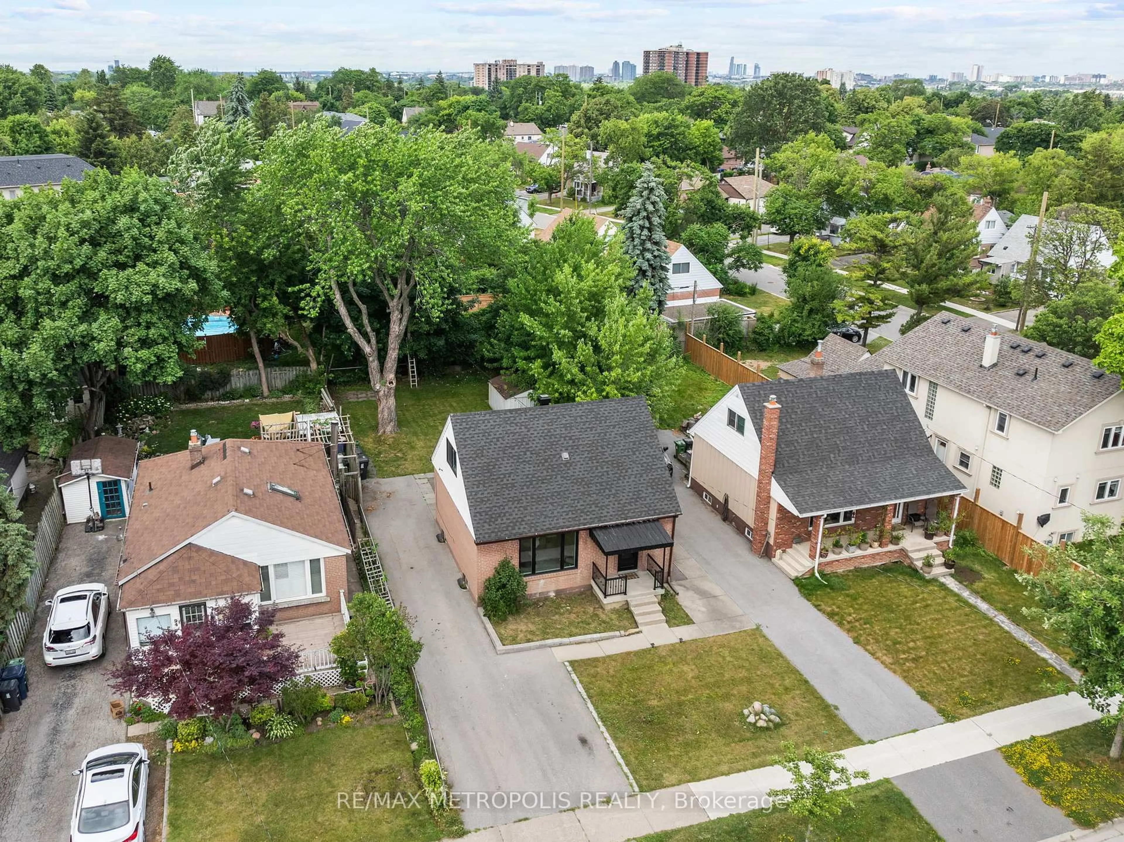A pic from outside/outdoor area/front of a property/back of a property/a pic from drone, street for 96 Allenby Ave, Toronto Ontario M9W 1S9