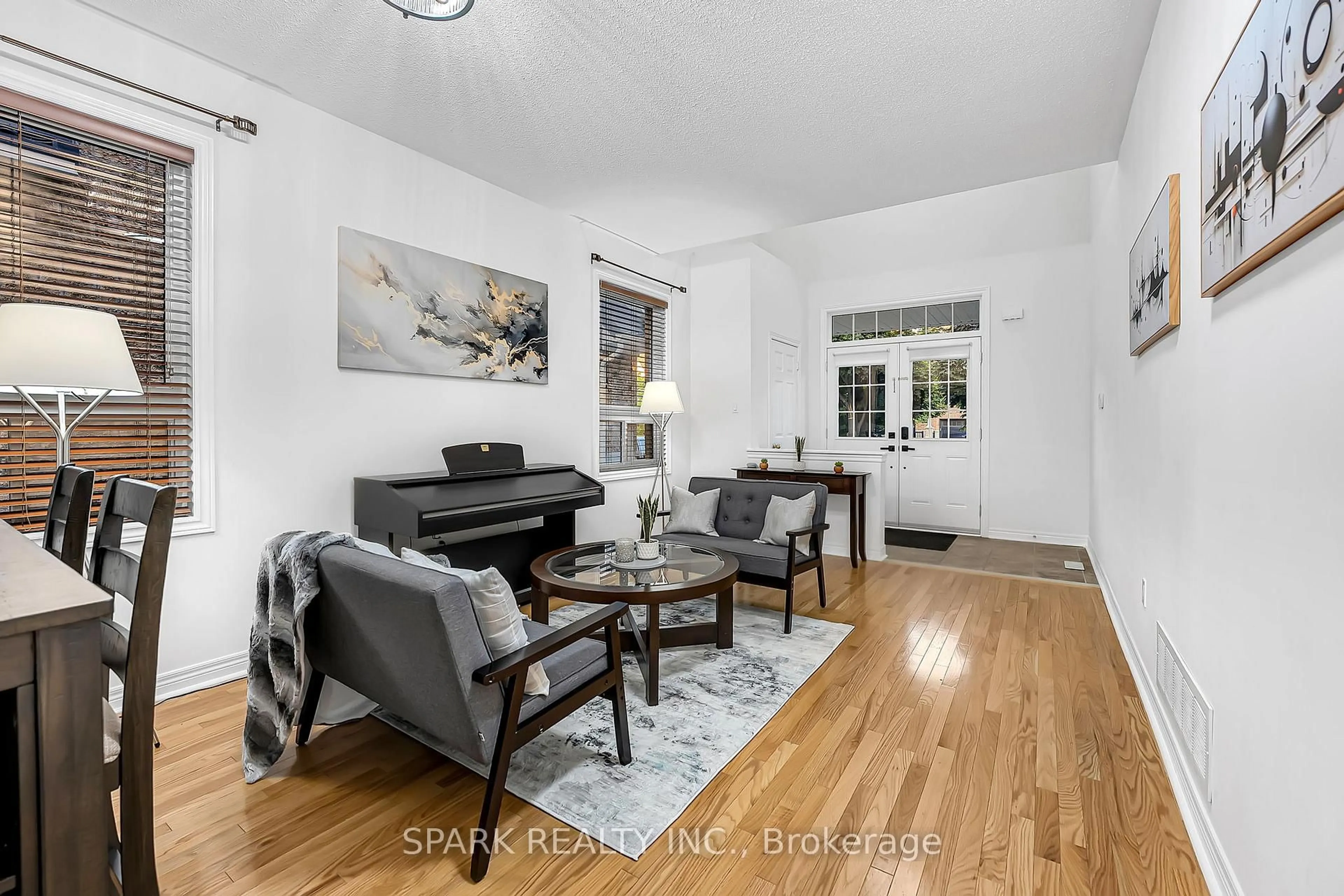 Living room with furniture, unknown for 52 Watsonbrook Dr, Brampton Ontario L6R 0R3