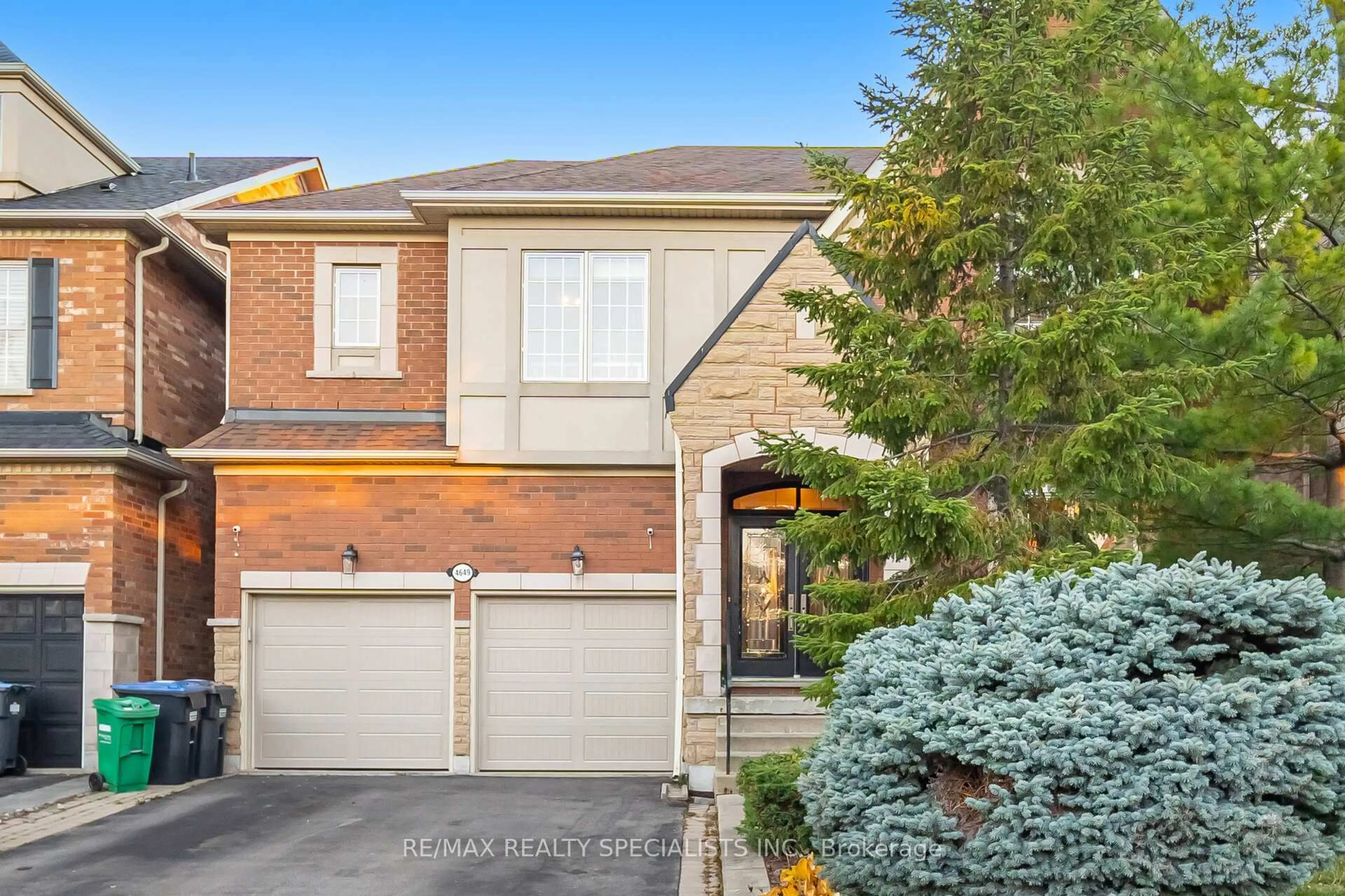 Home with brick exterior material, street for 4649 Colombo Cres, Mississauga Ontario L5M 7R2