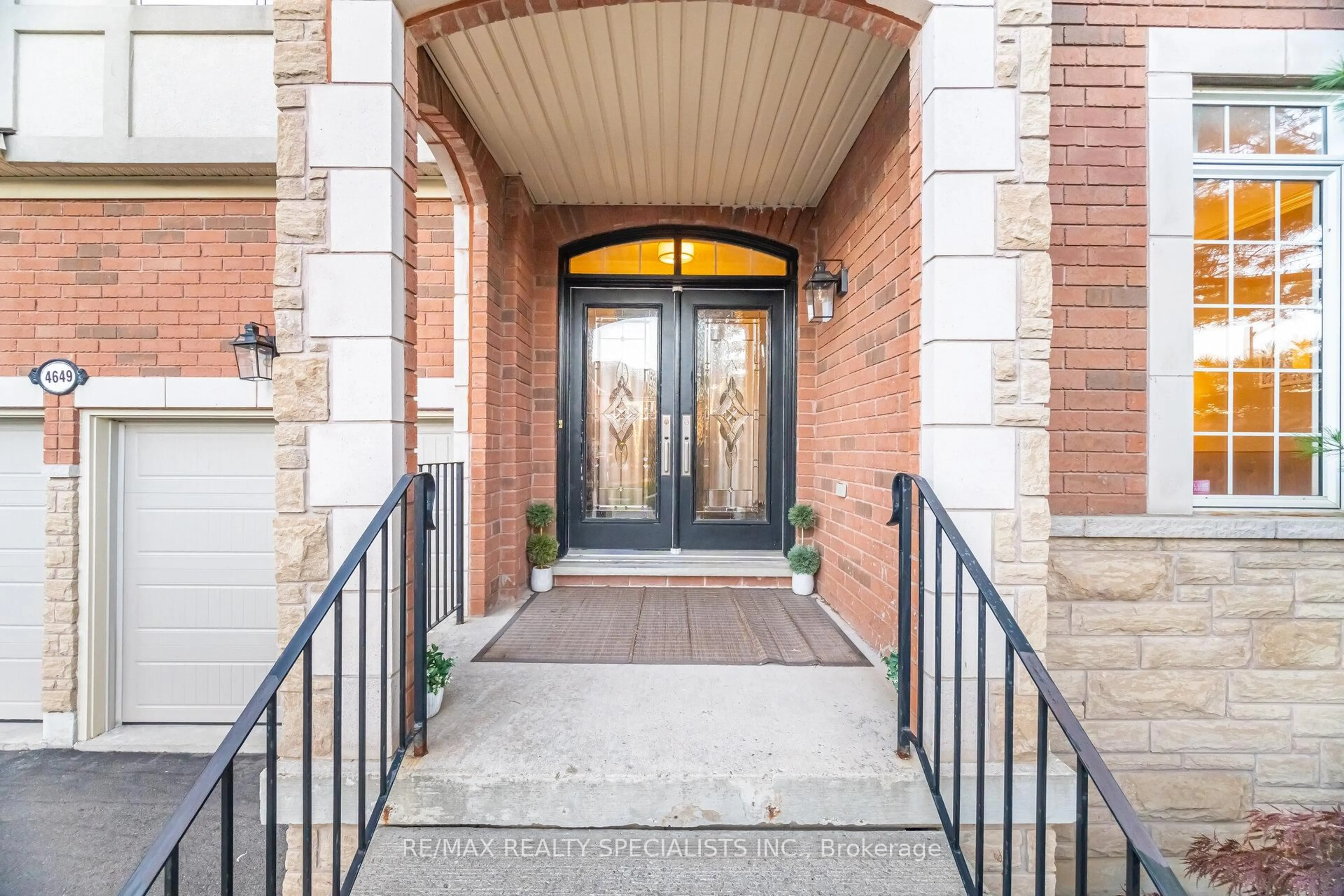Indoor entryway for 4649 Colombo Cres, Mississauga Ontario L5M 7R2