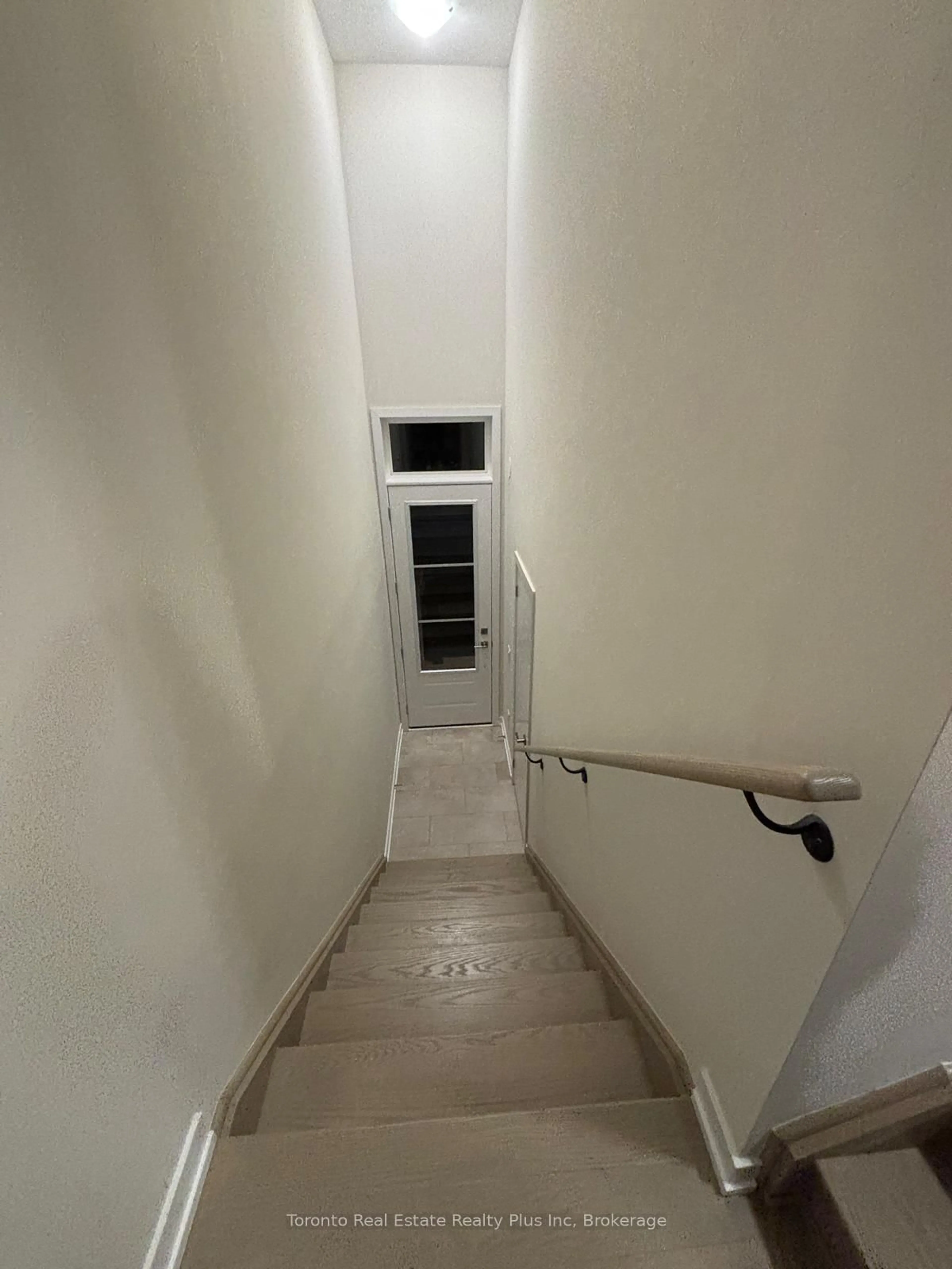 Stairs for 1341 Kaniv St, Oakville Ontario L6M 5R3