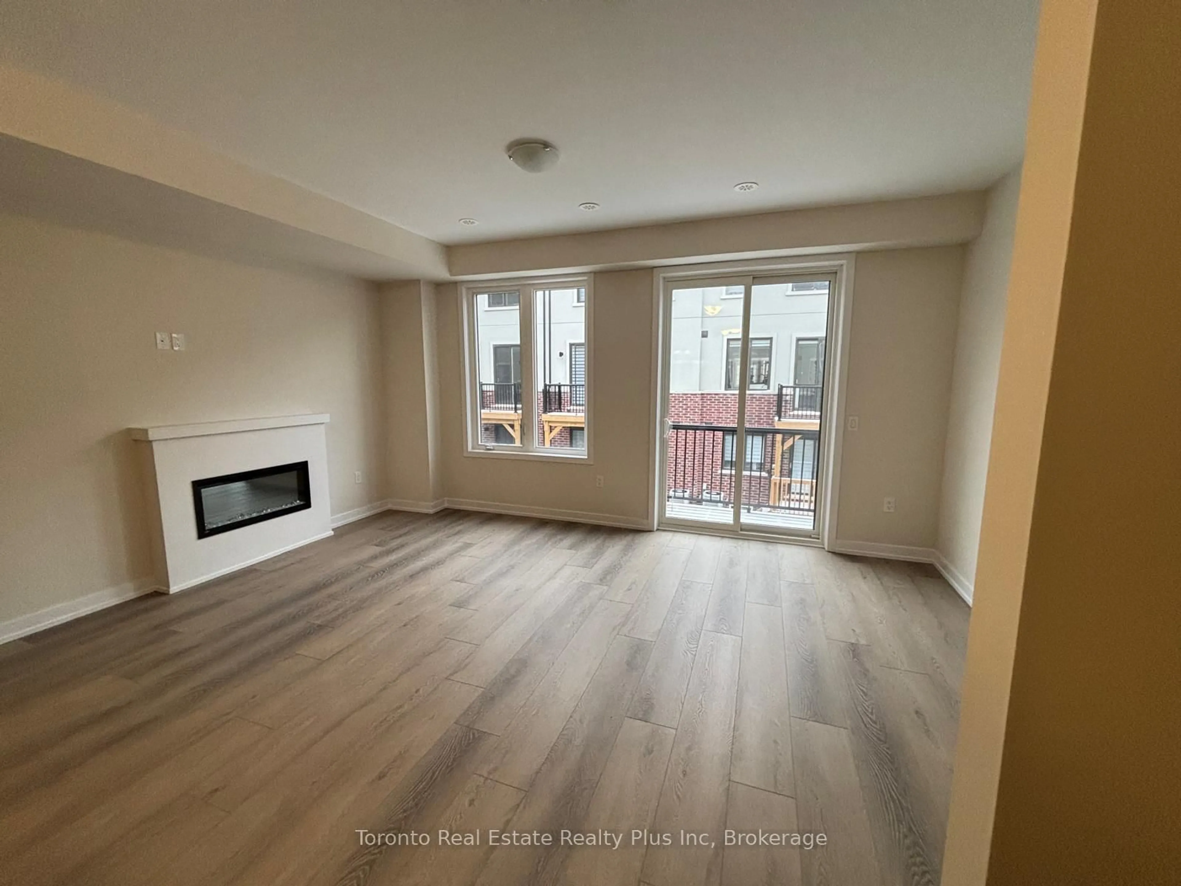 A pic of a room for 1341 Kaniv St, Oakville Ontario L6M 5R3