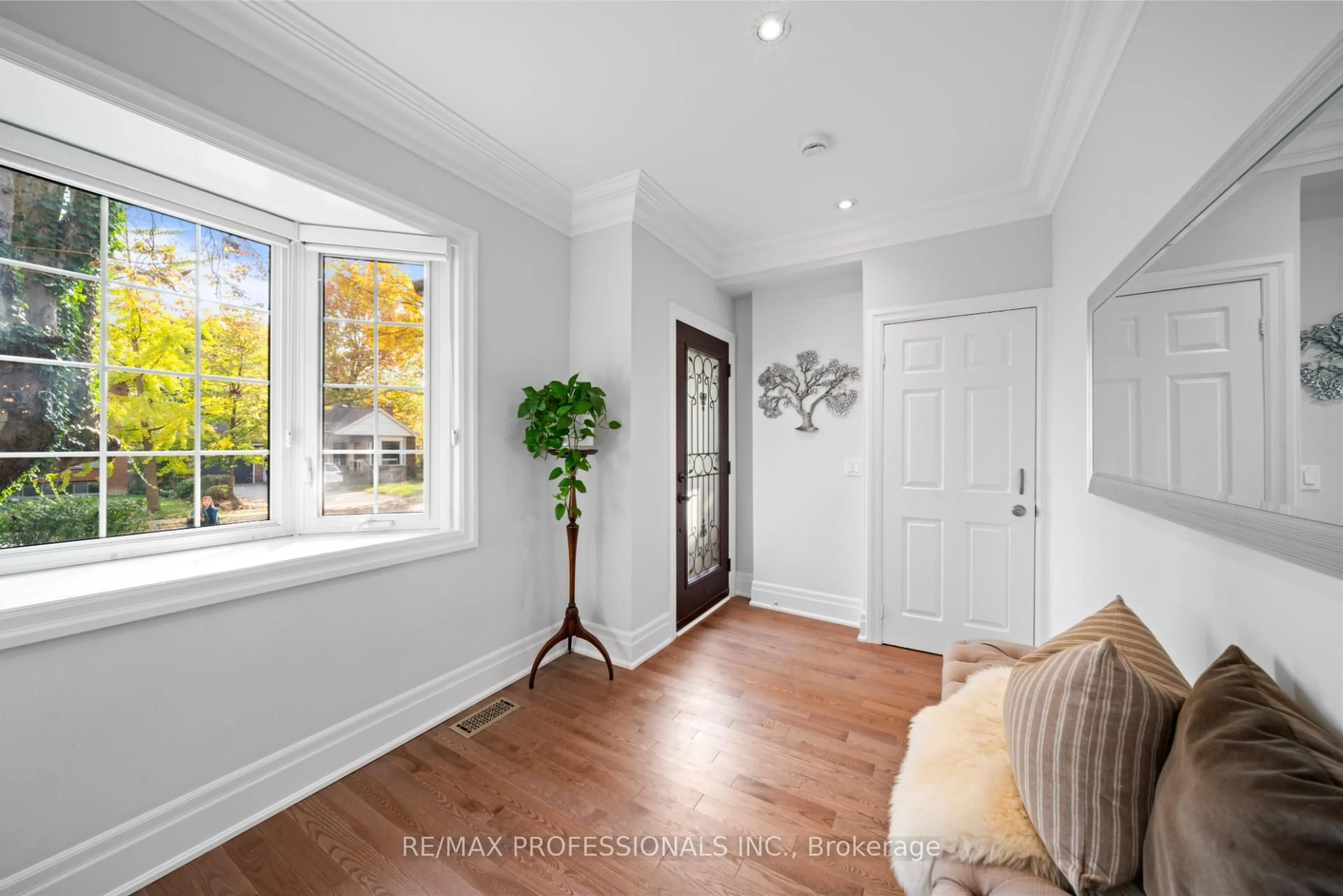 Indoor entryway for 10 Ramsgate Rd, Toronto Ontario M8V 2H2