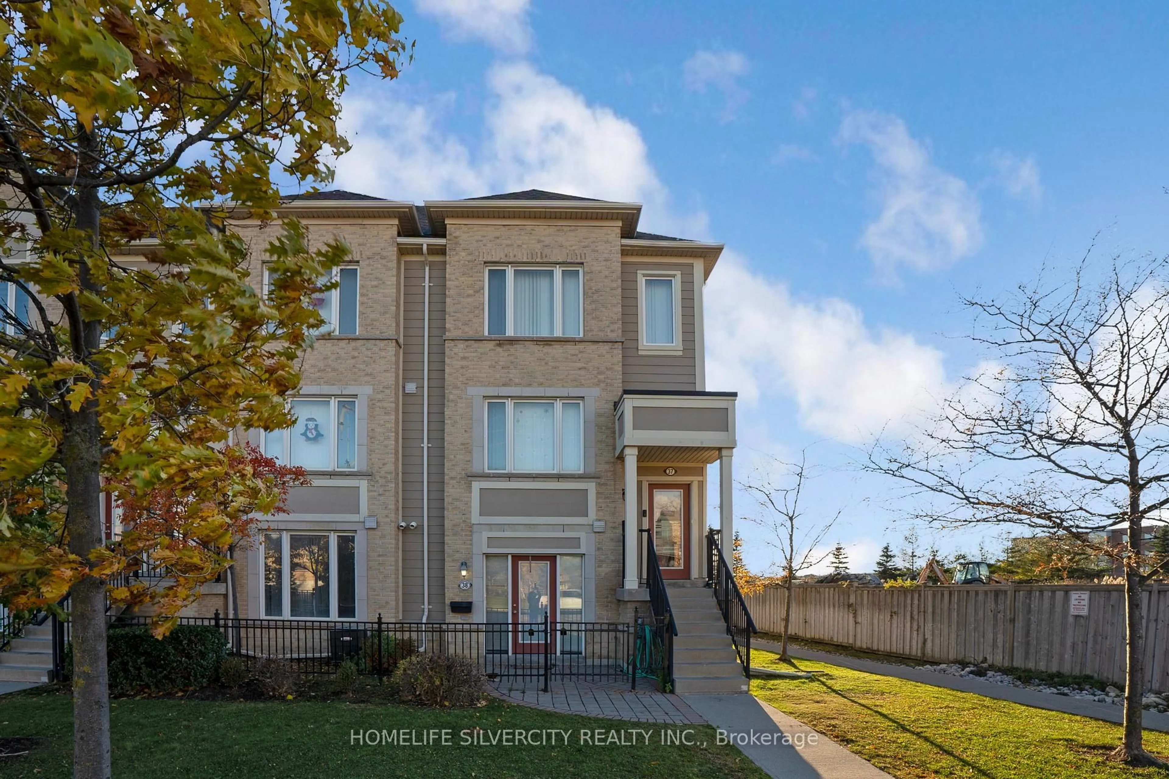Home with brick exterior material, street for 60 Fairwood Circ #38, Brampton Ontario L6R 0Y6