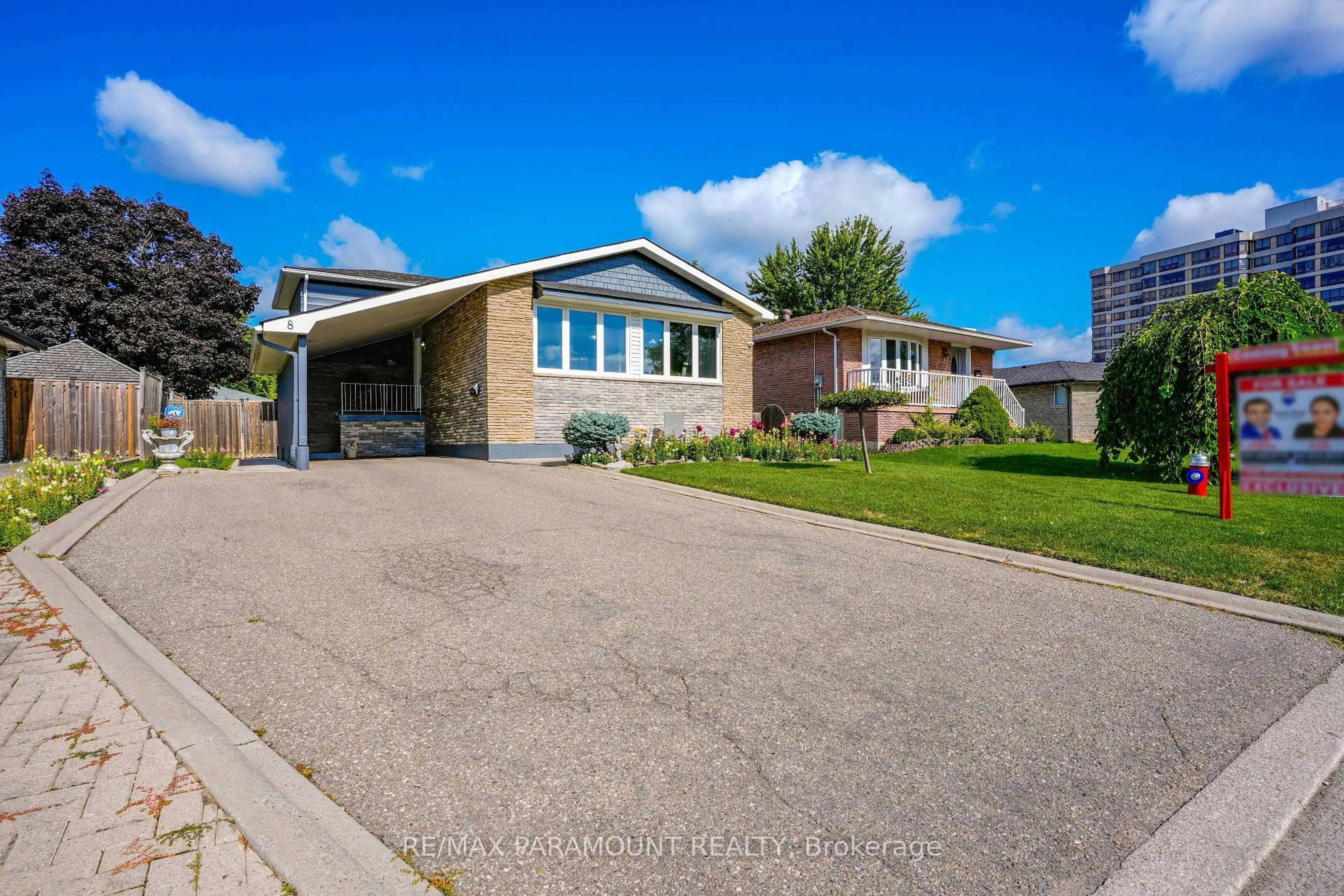 Home with vinyl exterior material, street for 8 Edwin Dr, Brampton Ontario L6Y 1A1