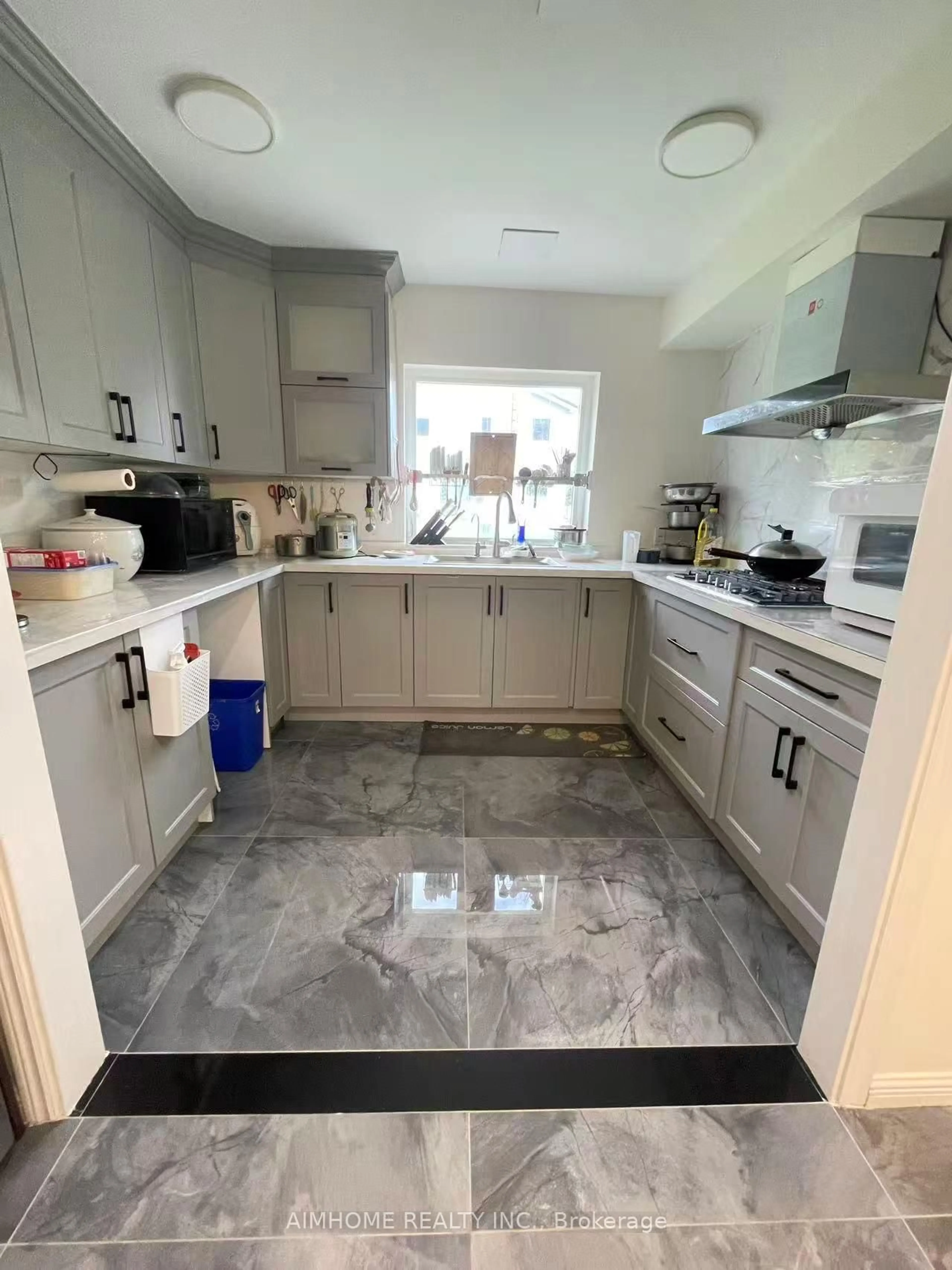 Standard kitchen, ceramic/tile floor for 12072 Derry Rd, Milton Ontario L9T 7J6