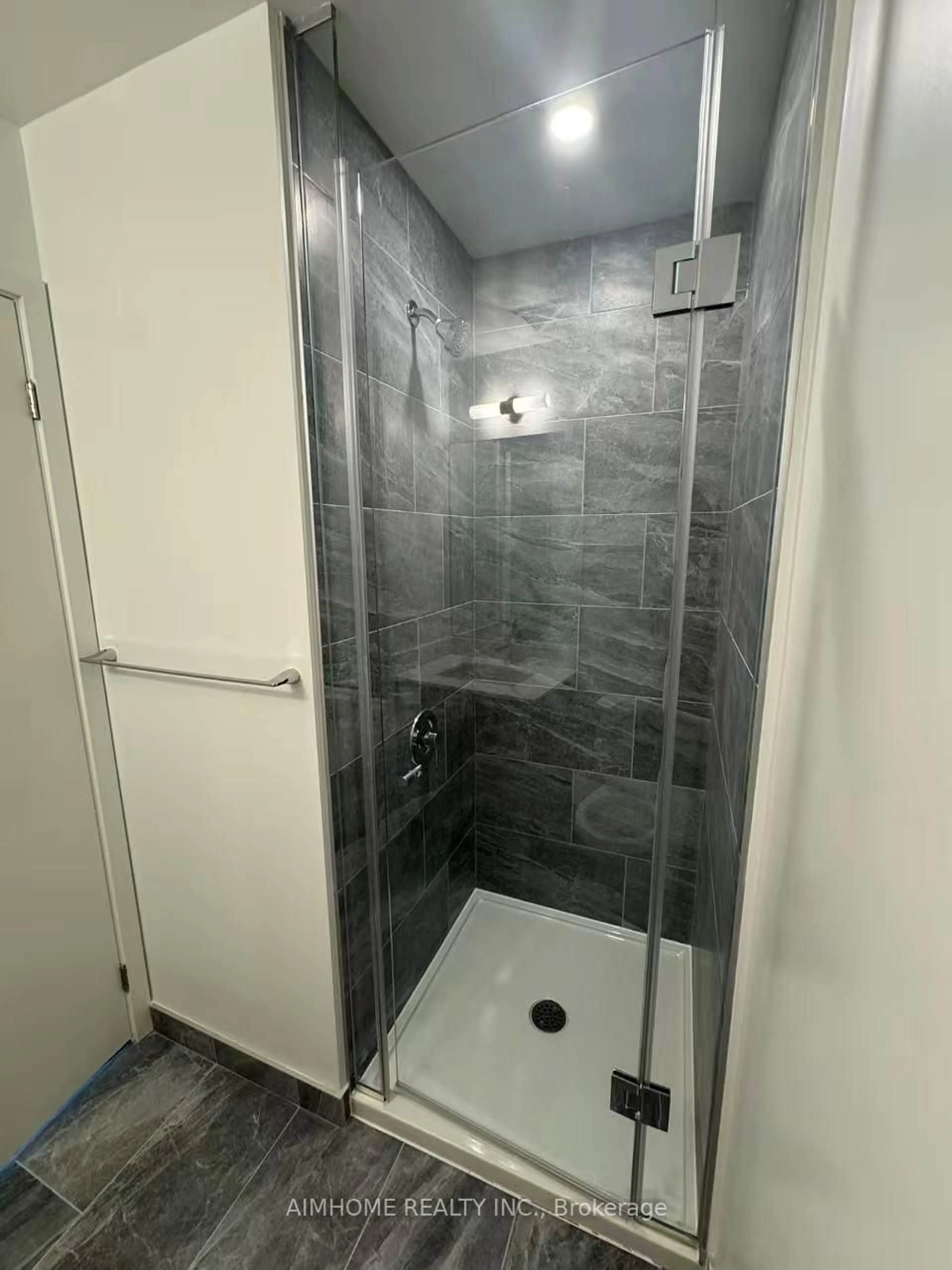 Standard bathroom, unknown for 395 Square One Dr #1209, Mississauga Ontario L5B 0P6