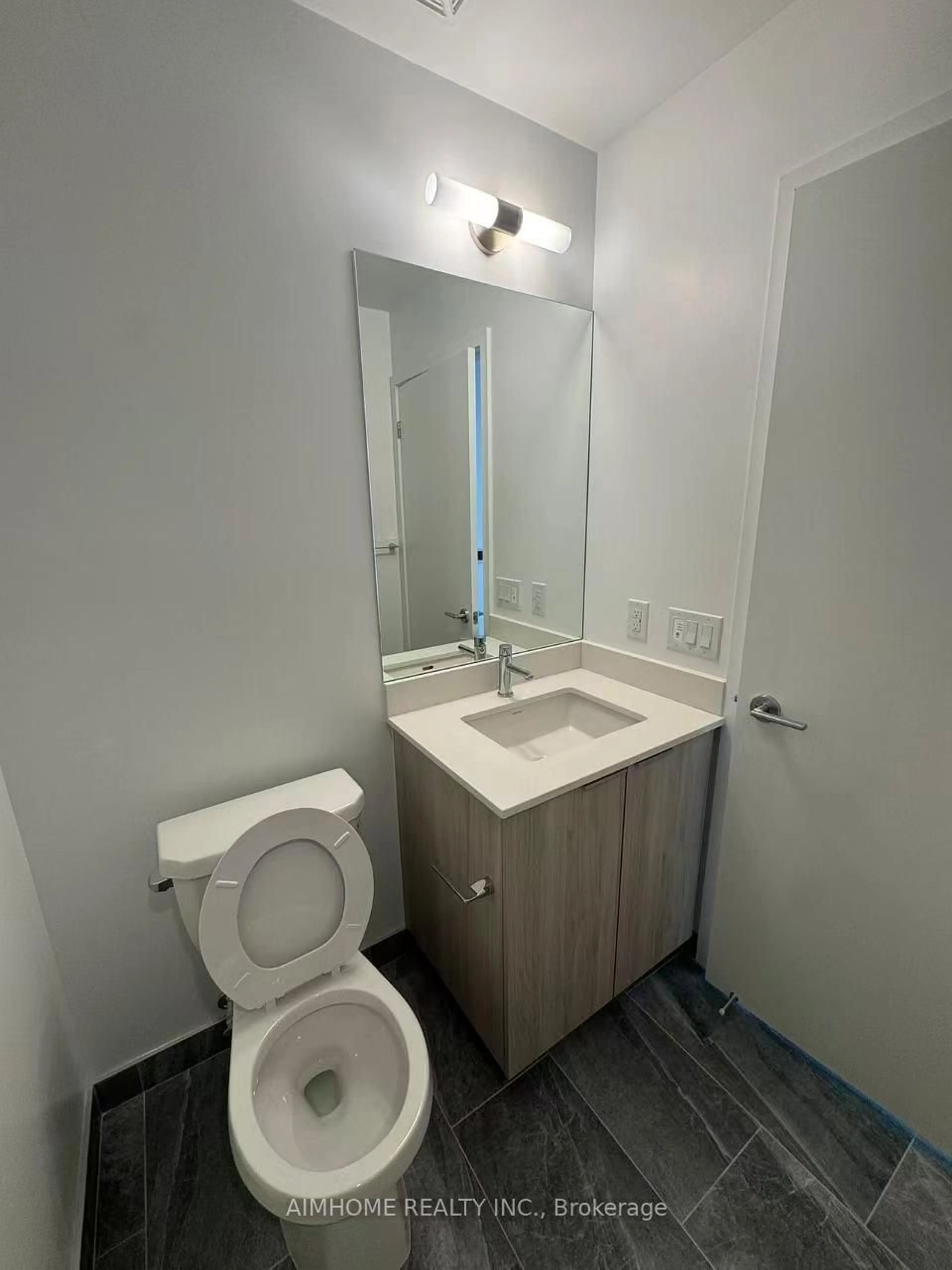 Standard bathroom, unknown for 395 Square One Dr #1209, Mississauga Ontario L5B 0P6