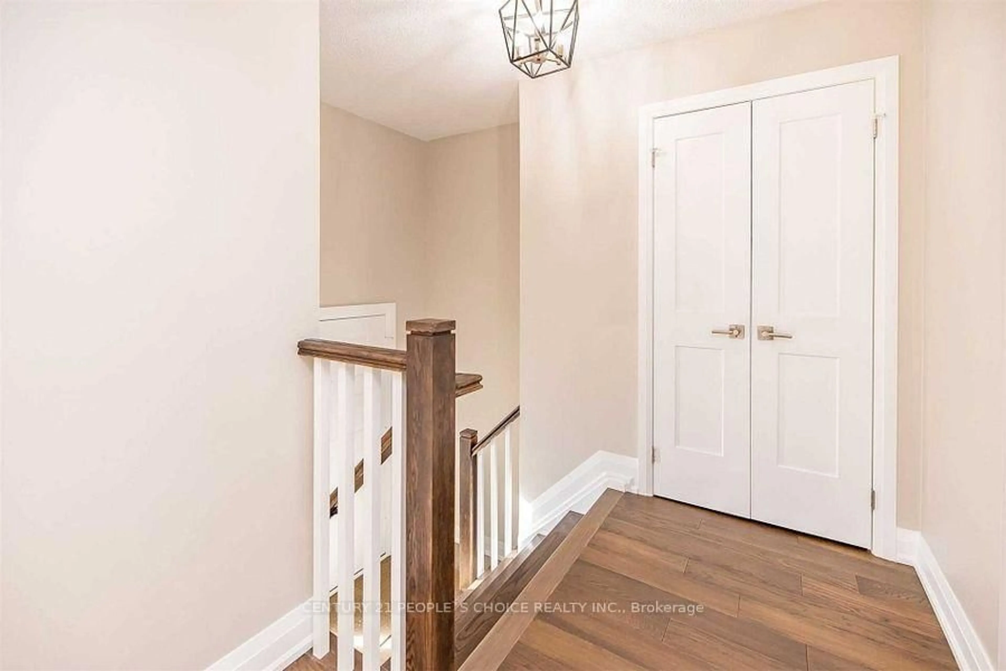 Indoor entryway for 4194 Tea Garden Circ, Mississauga Ontario L5B 2W8