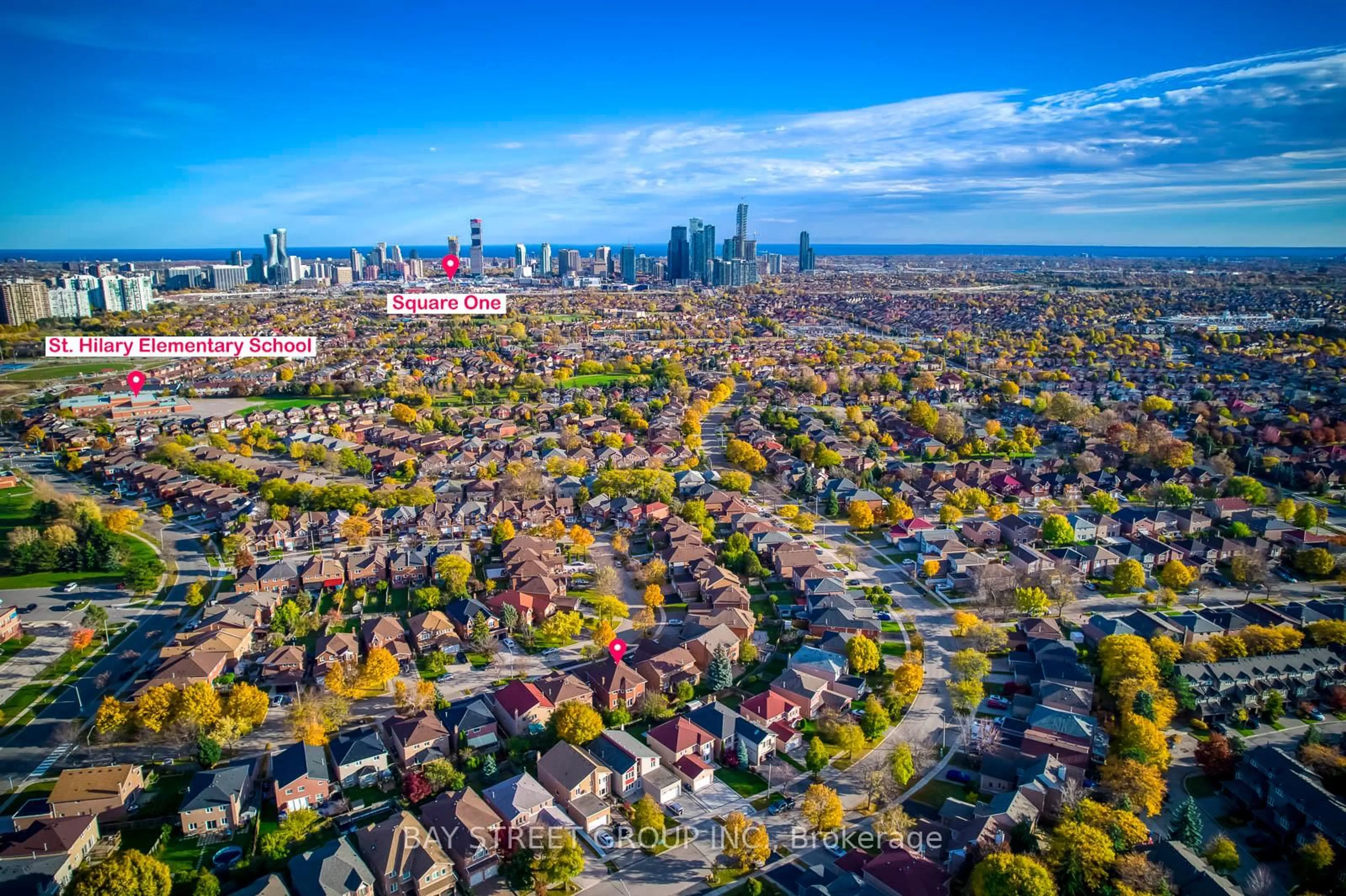 A pic from outside/outdoor area/front of a property/back of a property/a pic from drone, city buildings view from balcony for 336 Wendron Cres, Mississauga Ontario L5R 3H4