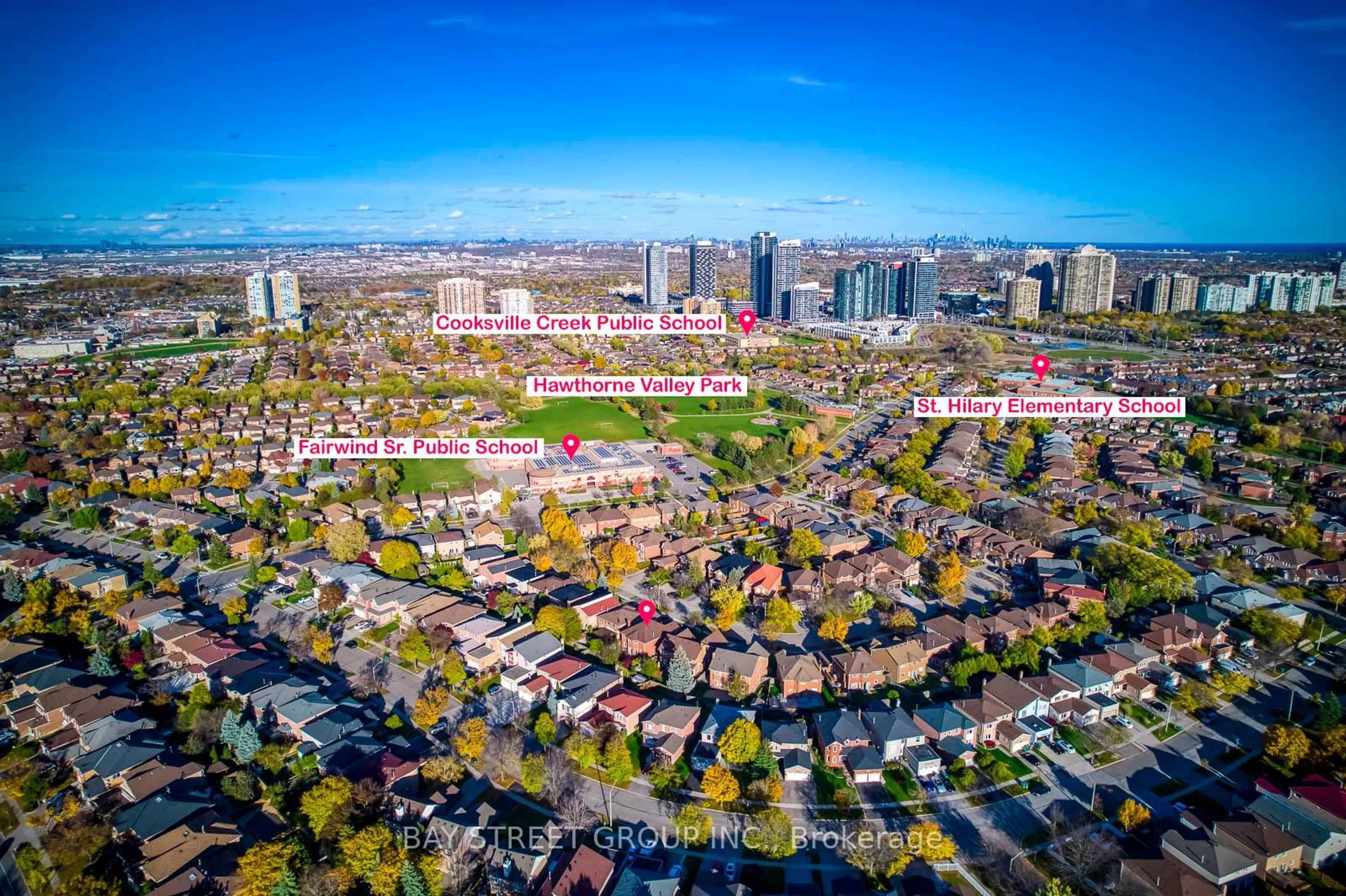 A pic from outside/outdoor area/front of a property/back of a property/a pic from drone, city buildings view from balcony for 336 Wendron Cres, Mississauga Ontario L5R 3H4