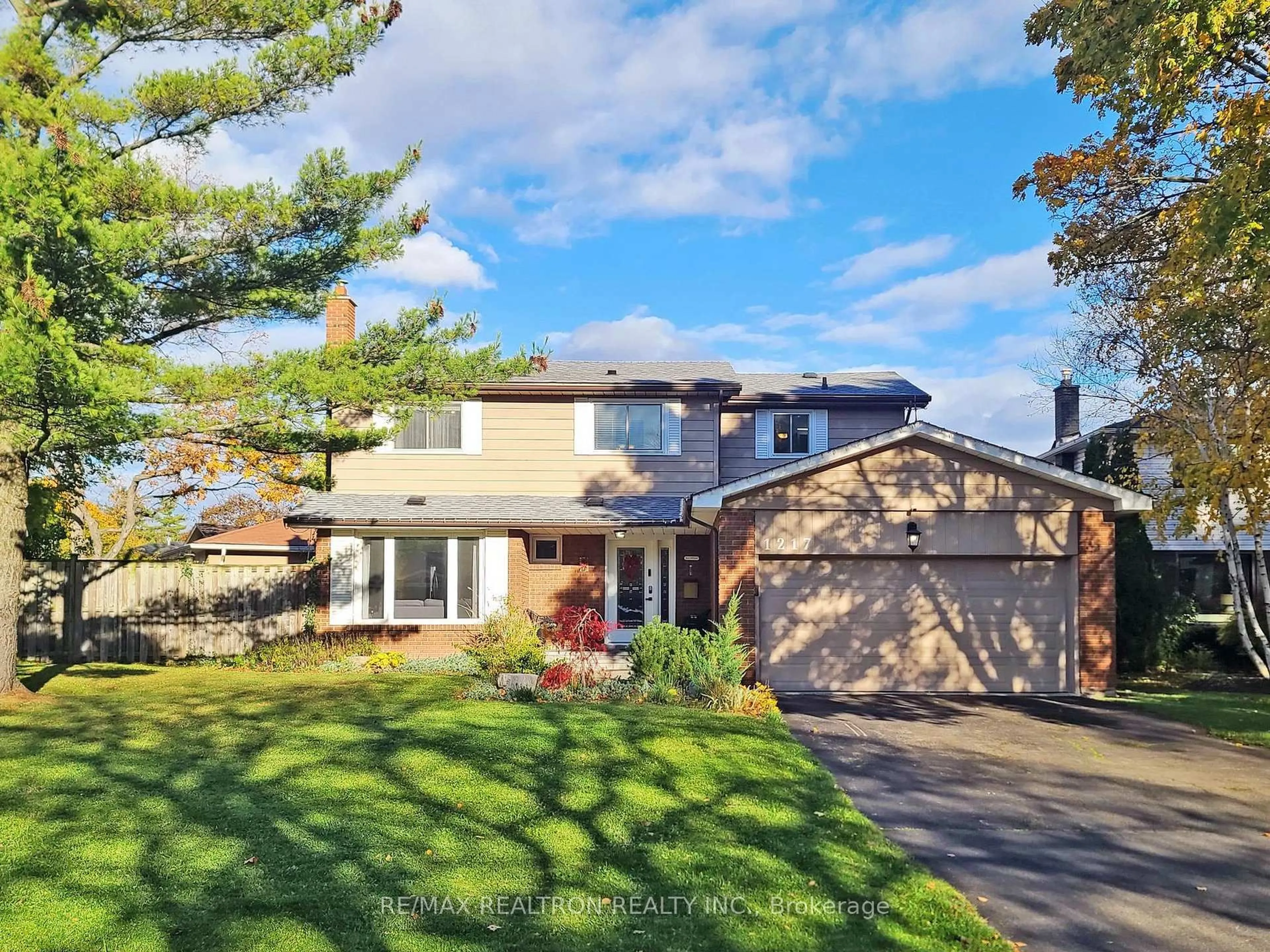 Home with brick exterior material, street for 1217 Lambeth Rd, Oakville Ontario L6H 2E1