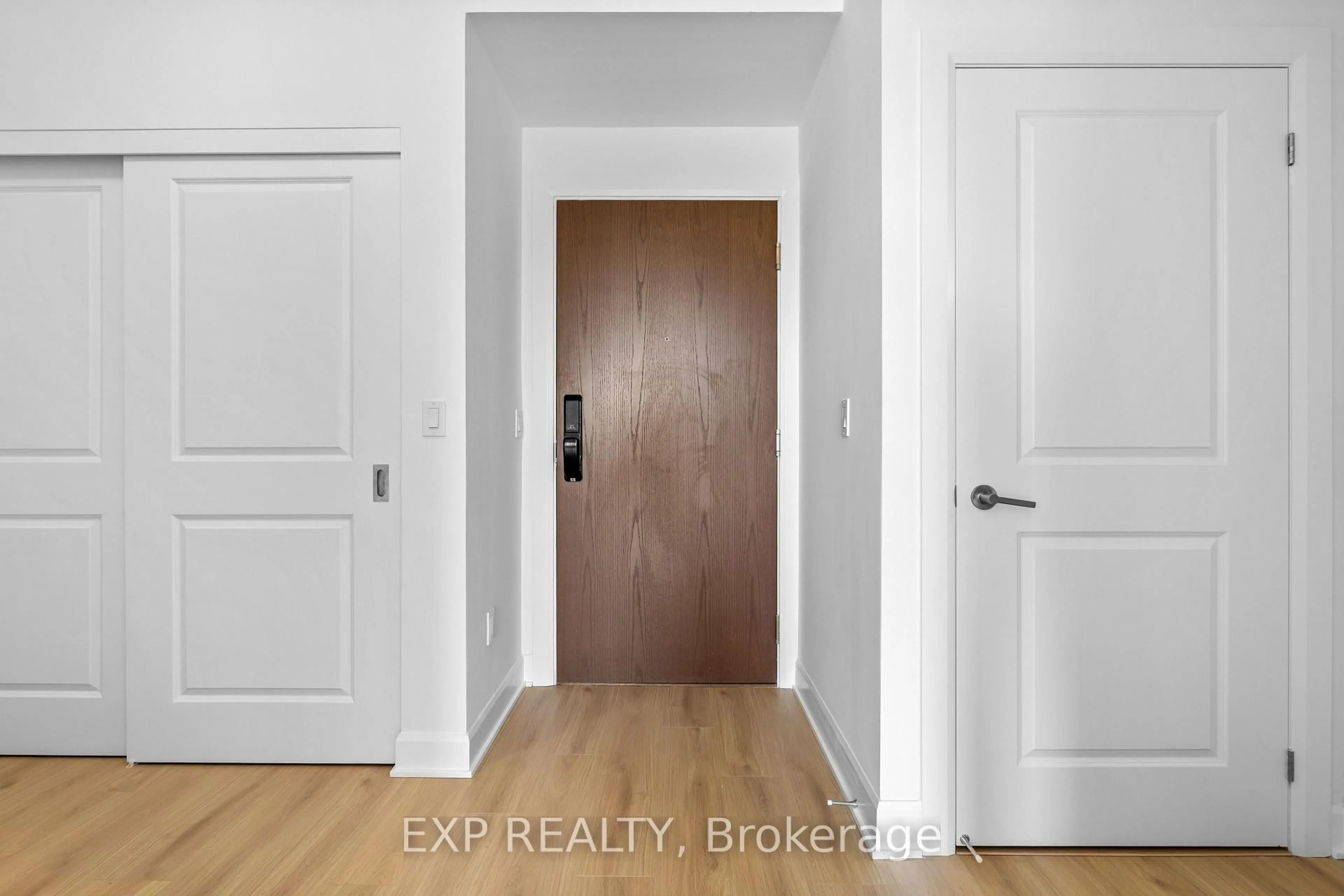 Indoor entryway for 3240 William Coltson Ave #514, Oakville Ontario L6H 7C2