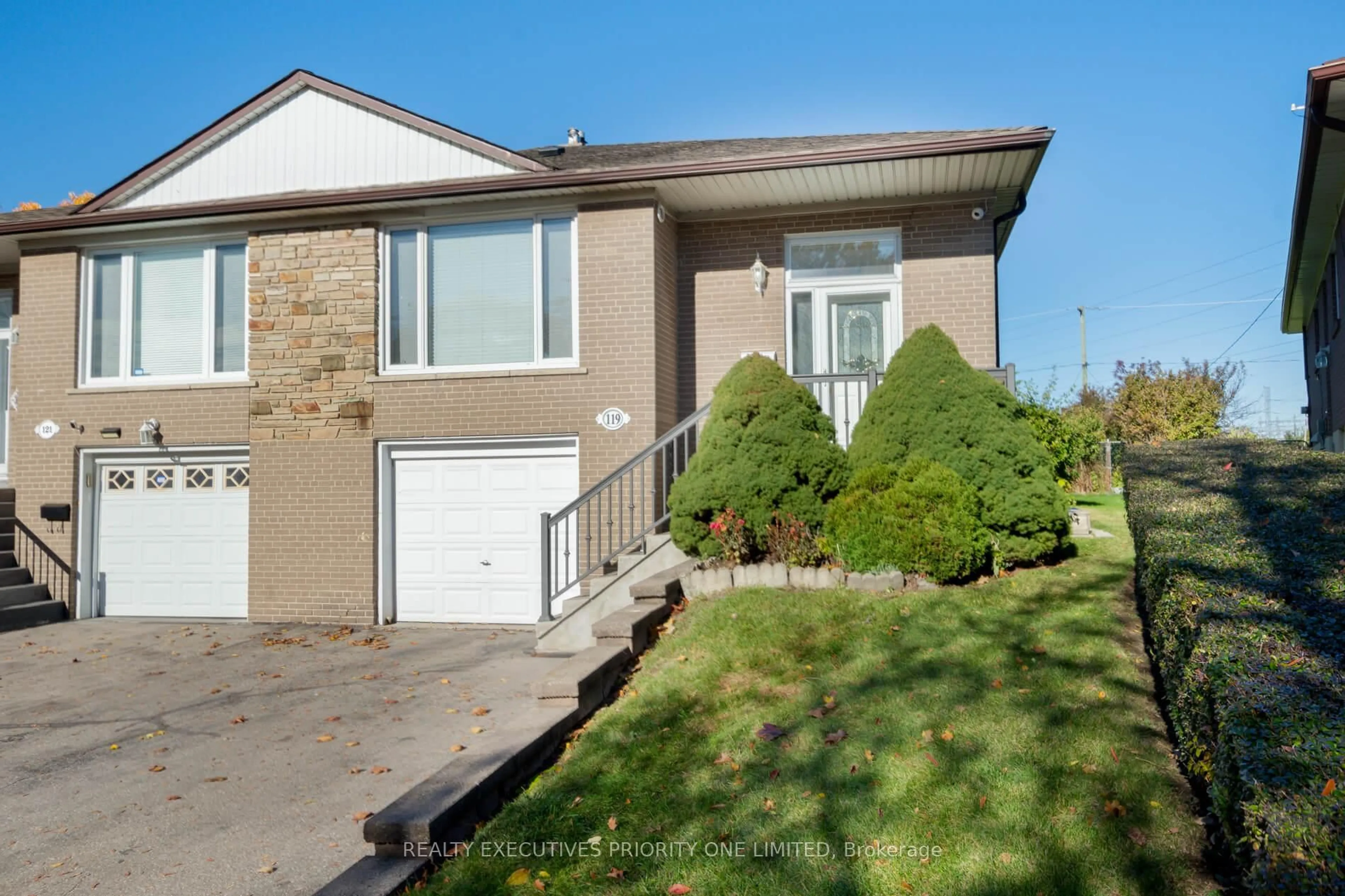 Home with vinyl exterior material, street for 119 Willowridge Rd, Toronto Ontario M9R 3Z5