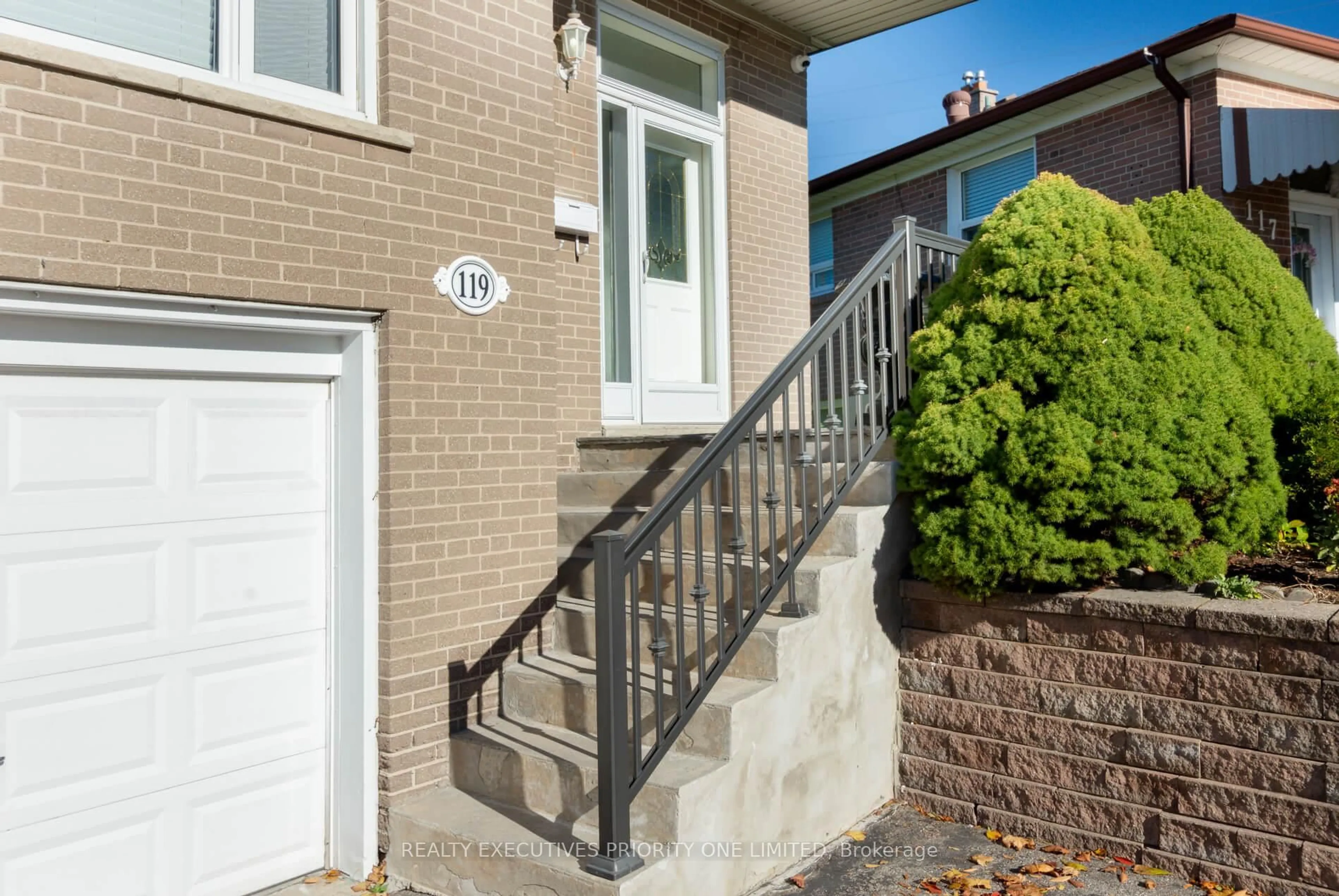 Stairs for 119 Willowridge Rd, Toronto Ontario M9R 3Z5