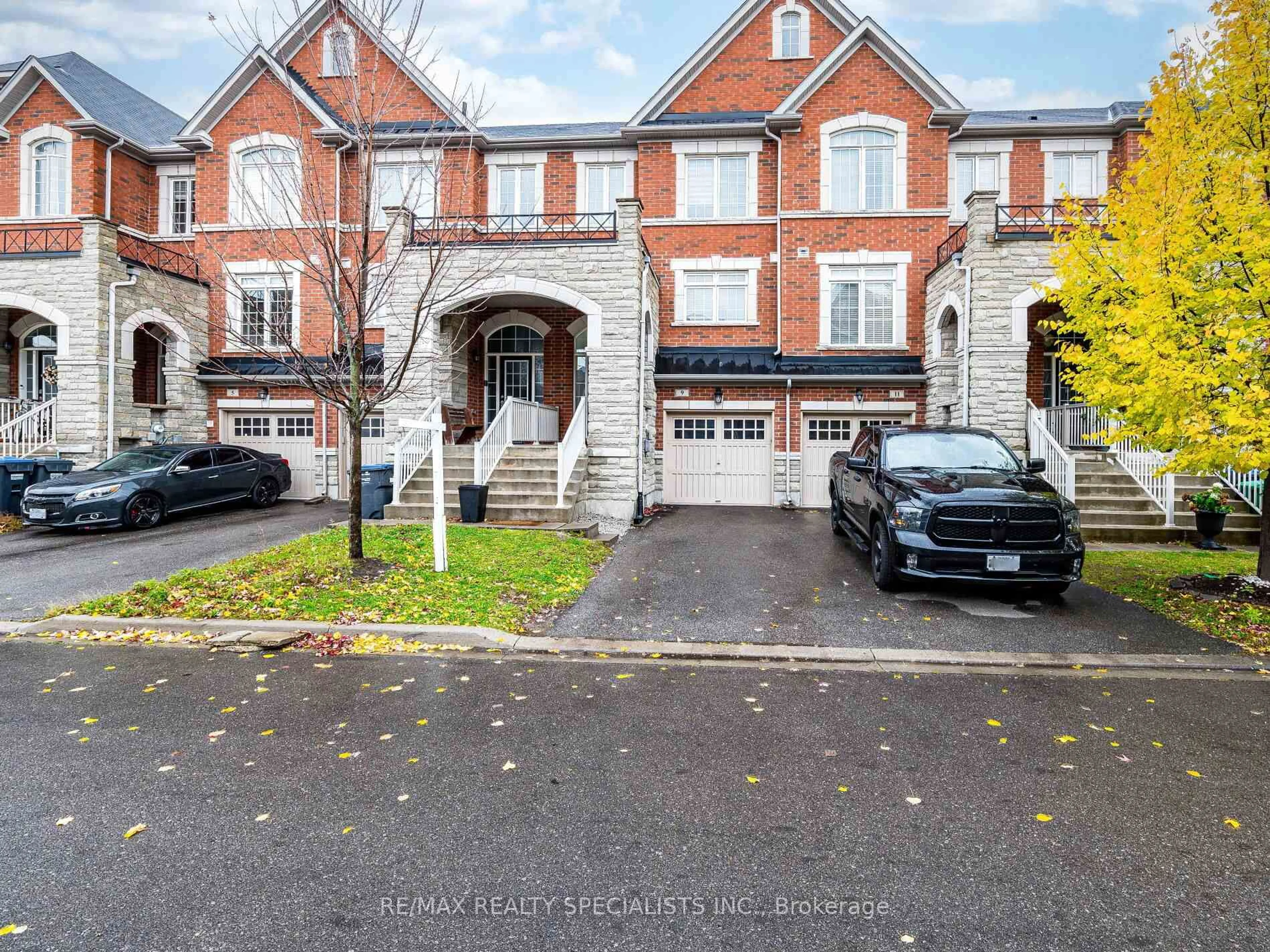 A pic from outside/outdoor area/front of a property/back of a property/a pic from drone, street for 9 Rockbrook Tr, Brampton Ontario L7A 4H8