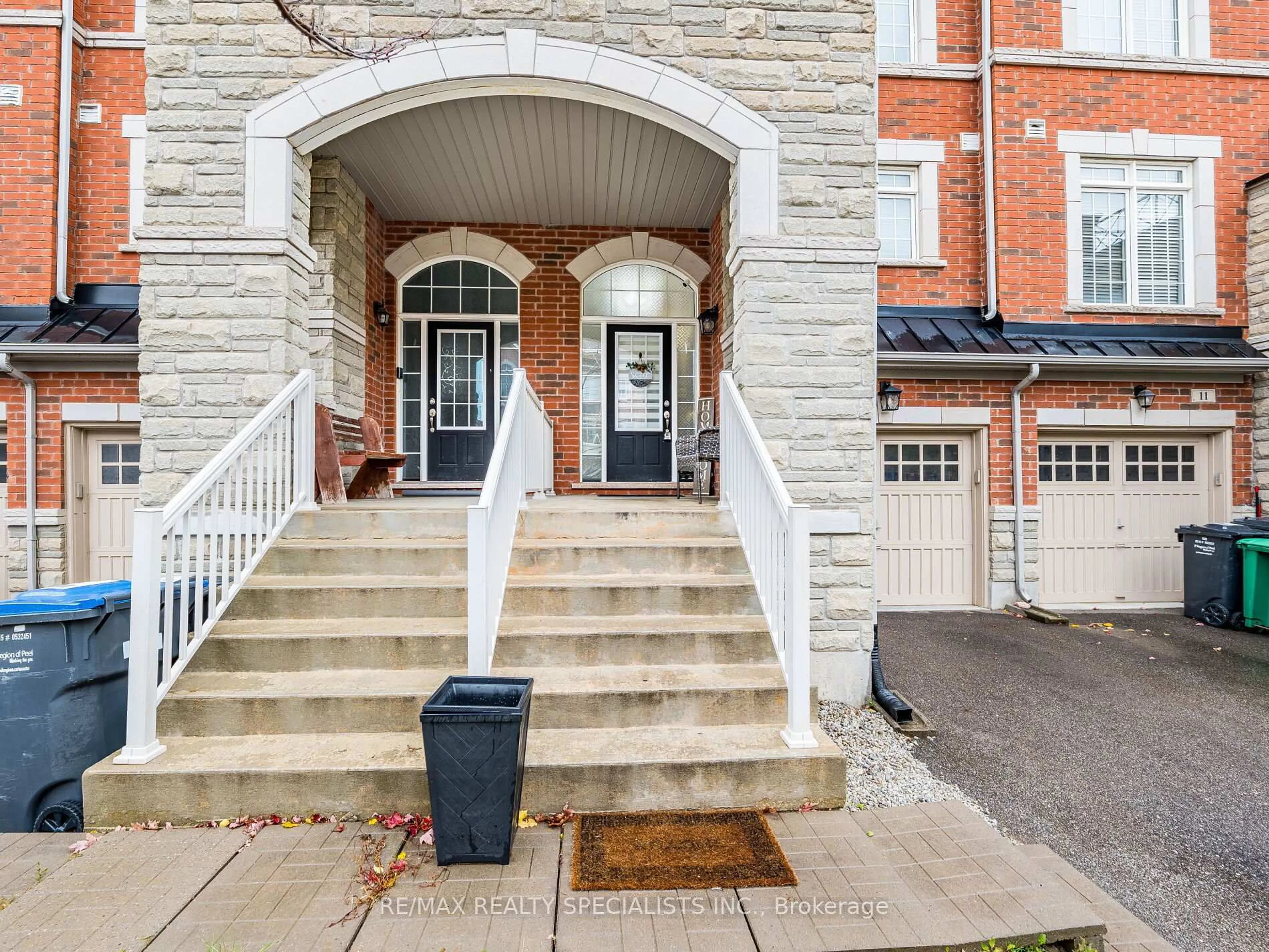Indoor entryway for 9 Rockbrook Tr, Brampton Ontario L7A 4H8