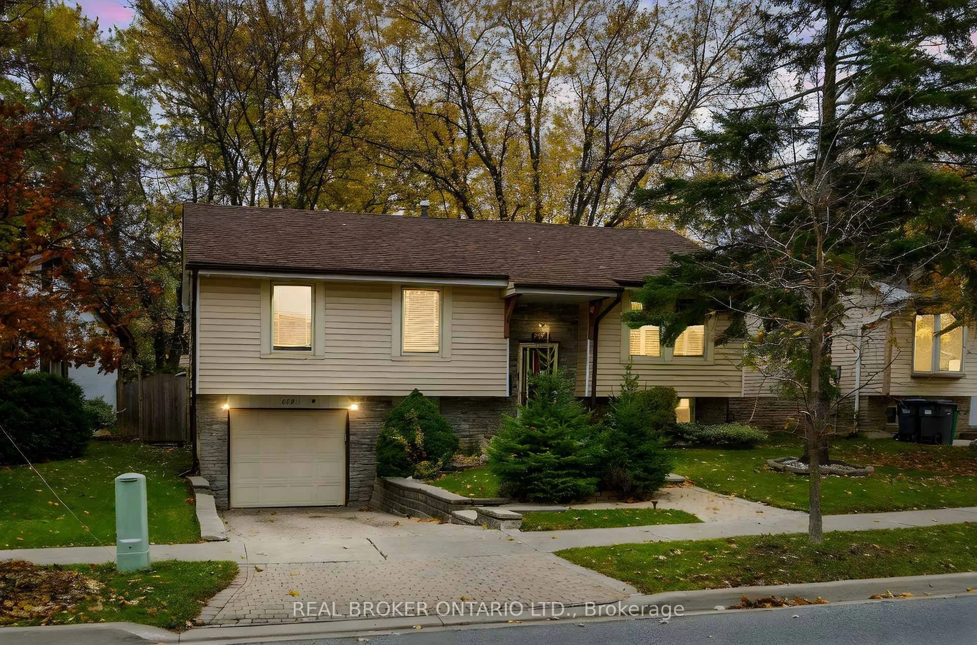 Home with vinyl exterior material, street for 6891 Shelter Bay Rd, Mississauga Ontario L5N 1T8