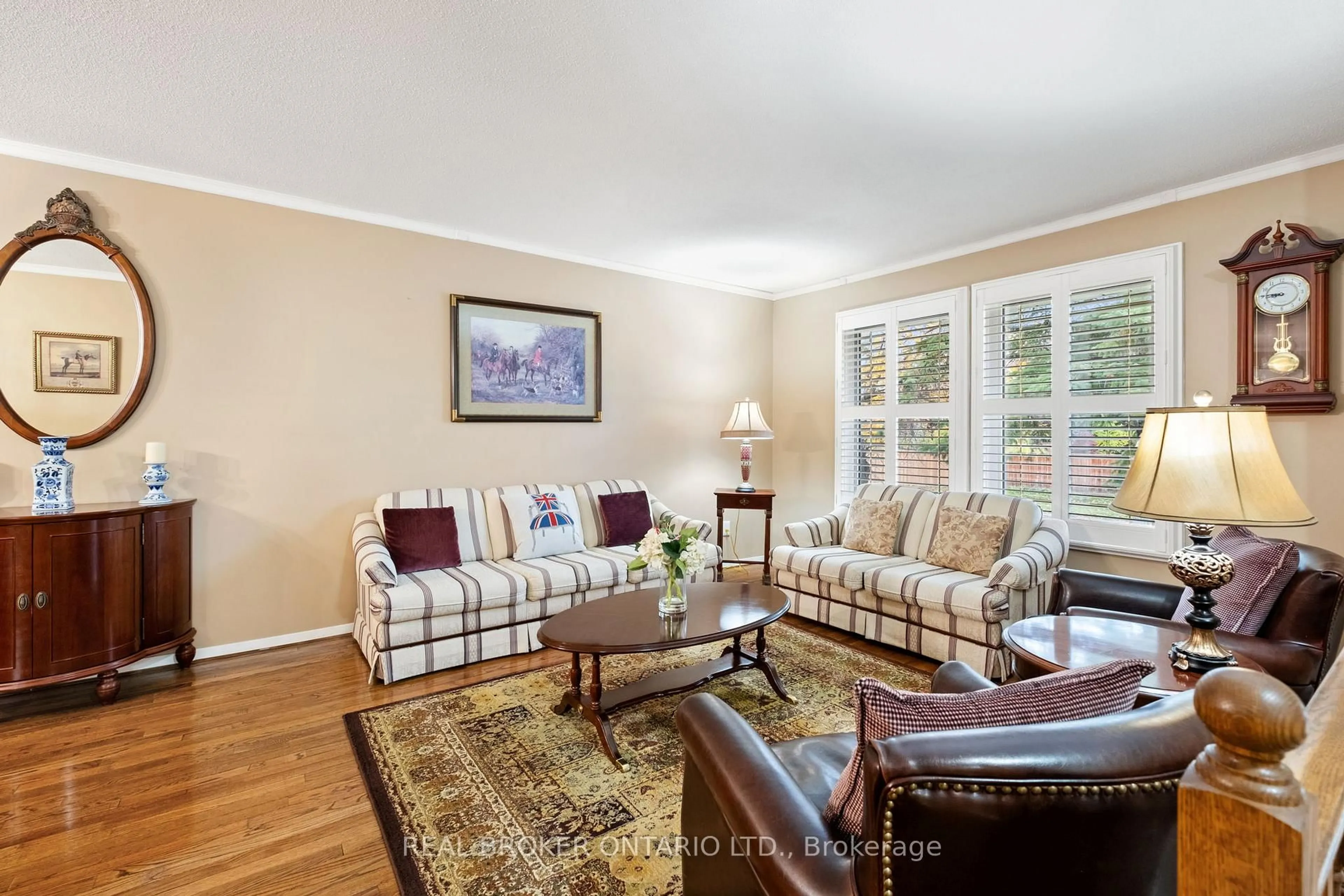 Living room with furniture, unknown for 6891 Shelter Bay Rd, Mississauga Ontario L5N 1T8