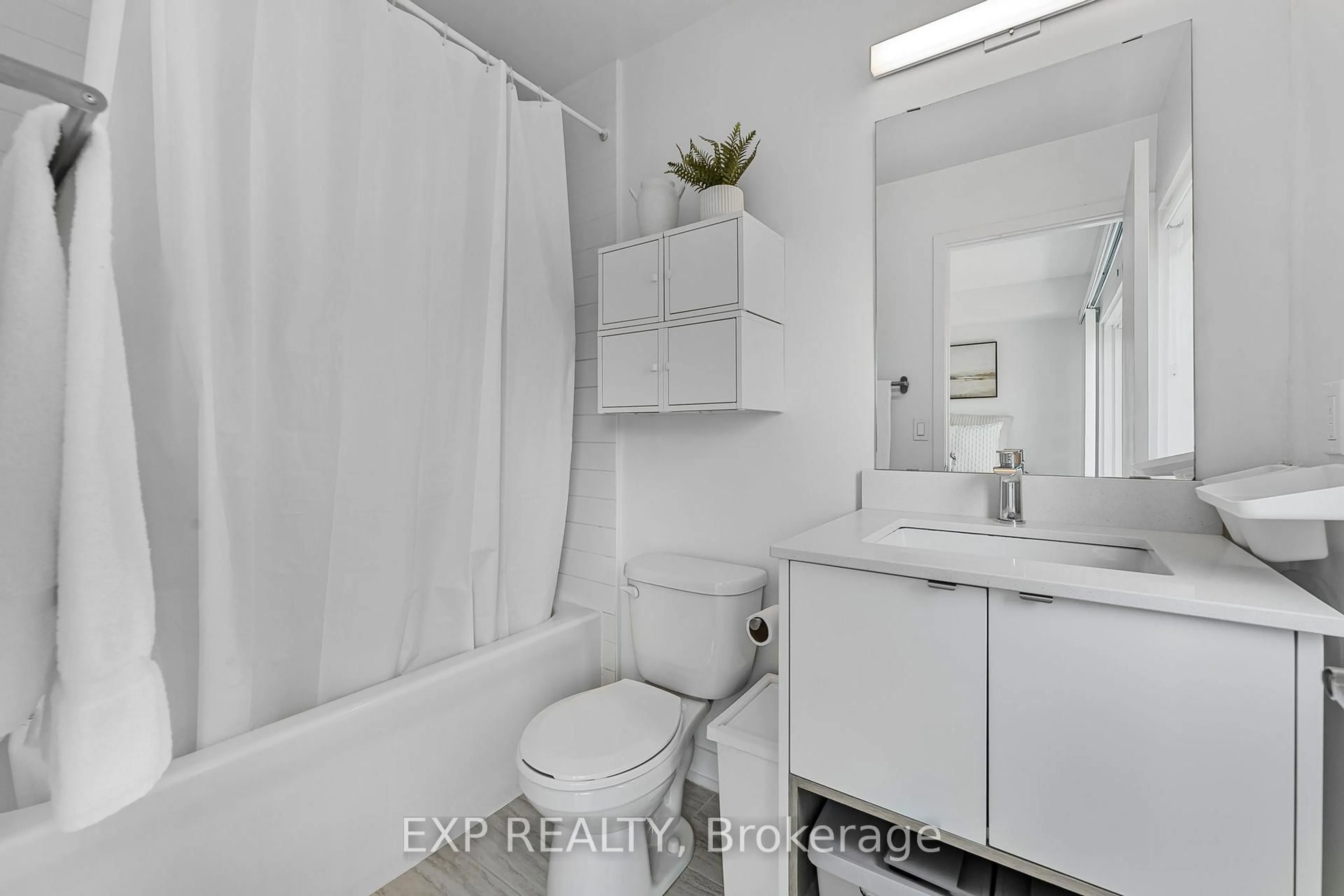 Standard bathroom, unknown for 1121 Cooke Blvd #90, Burlington Ontario L7T 0C4