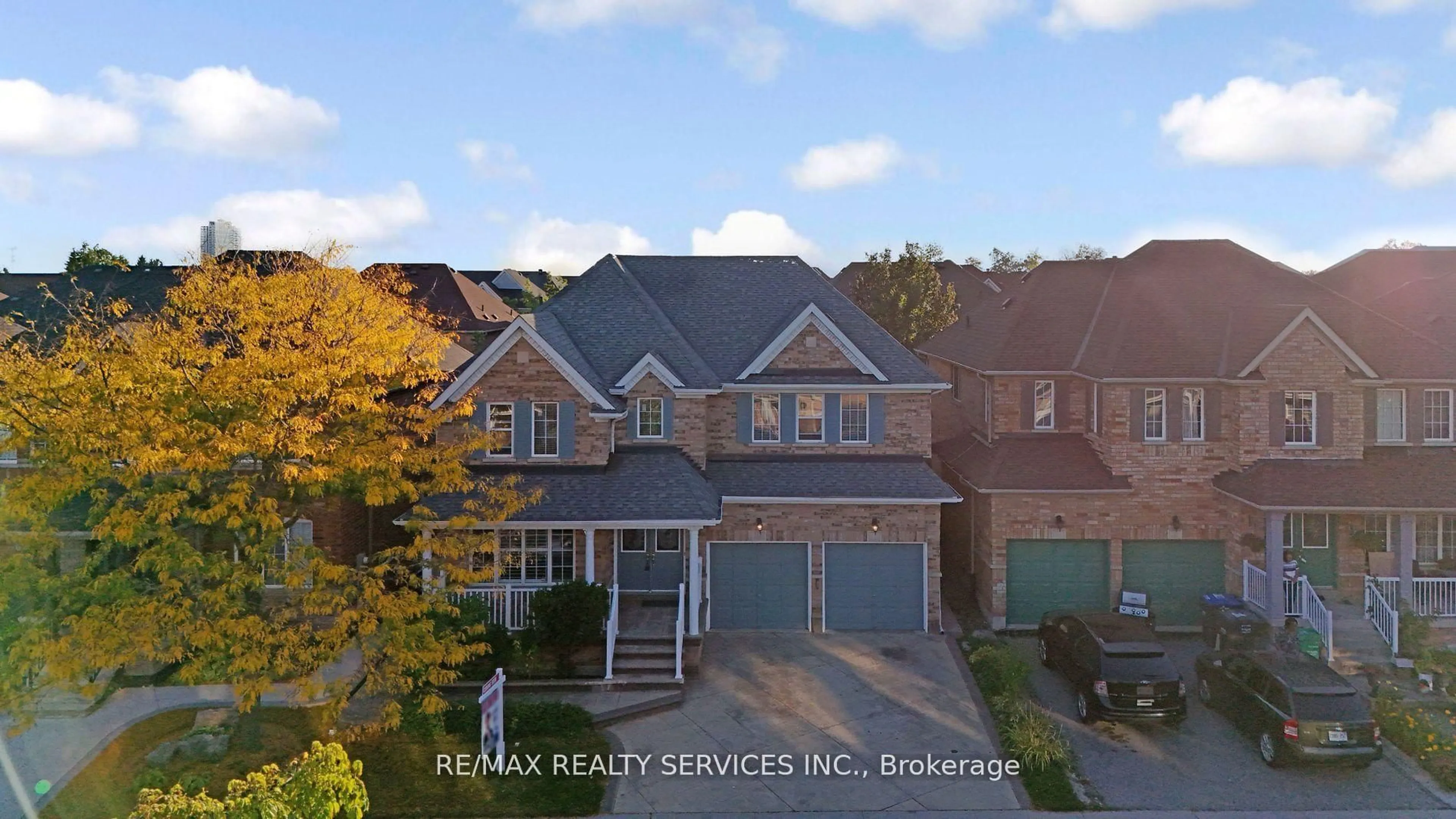 A pic from outside/outdoor area/front of a property/back of a property/a pic from drone, street for 14 Foxmere Rd, Brampton Ontario L7A 1S6