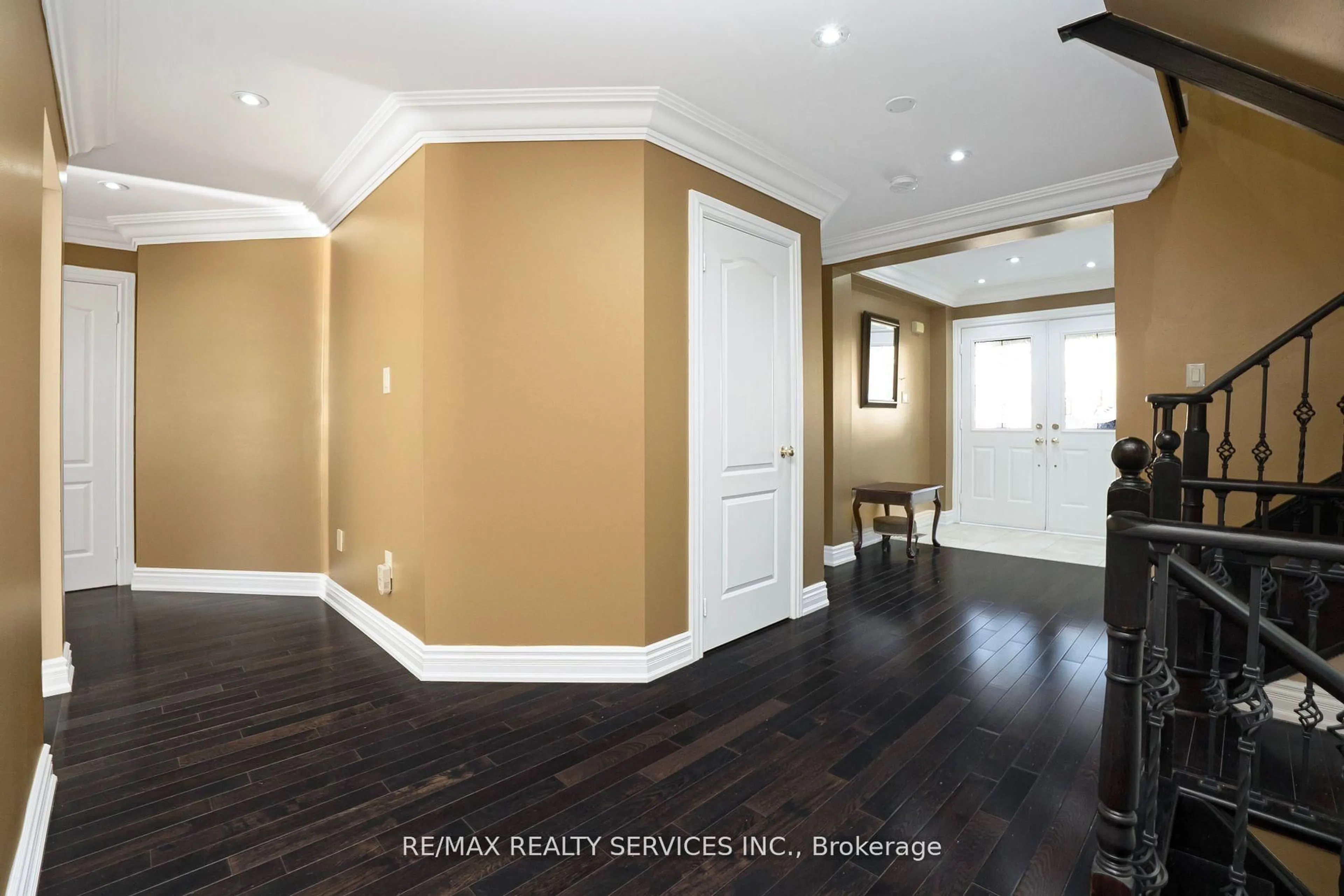 Indoor entryway for 14 Foxmere Rd, Brampton Ontario L7A 1S6