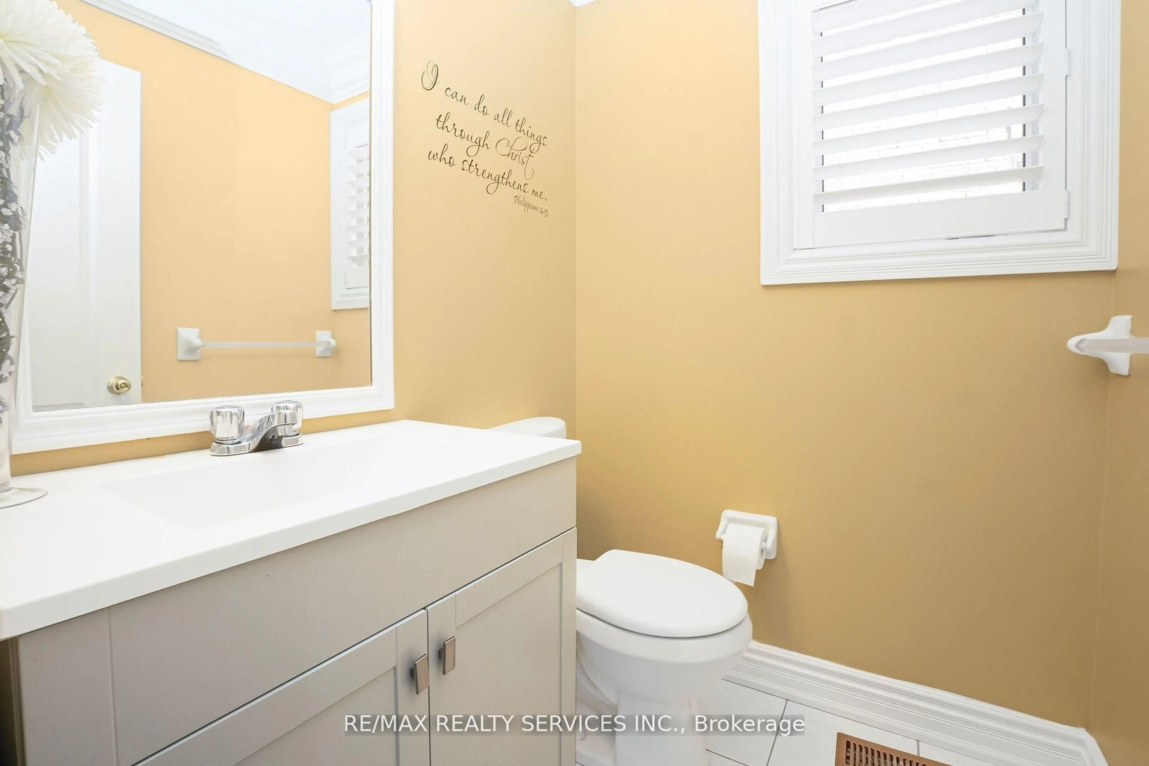 Standard bathroom, ceramic/tile floor for 14 Foxmere Rd, Brampton Ontario L7A 1S6