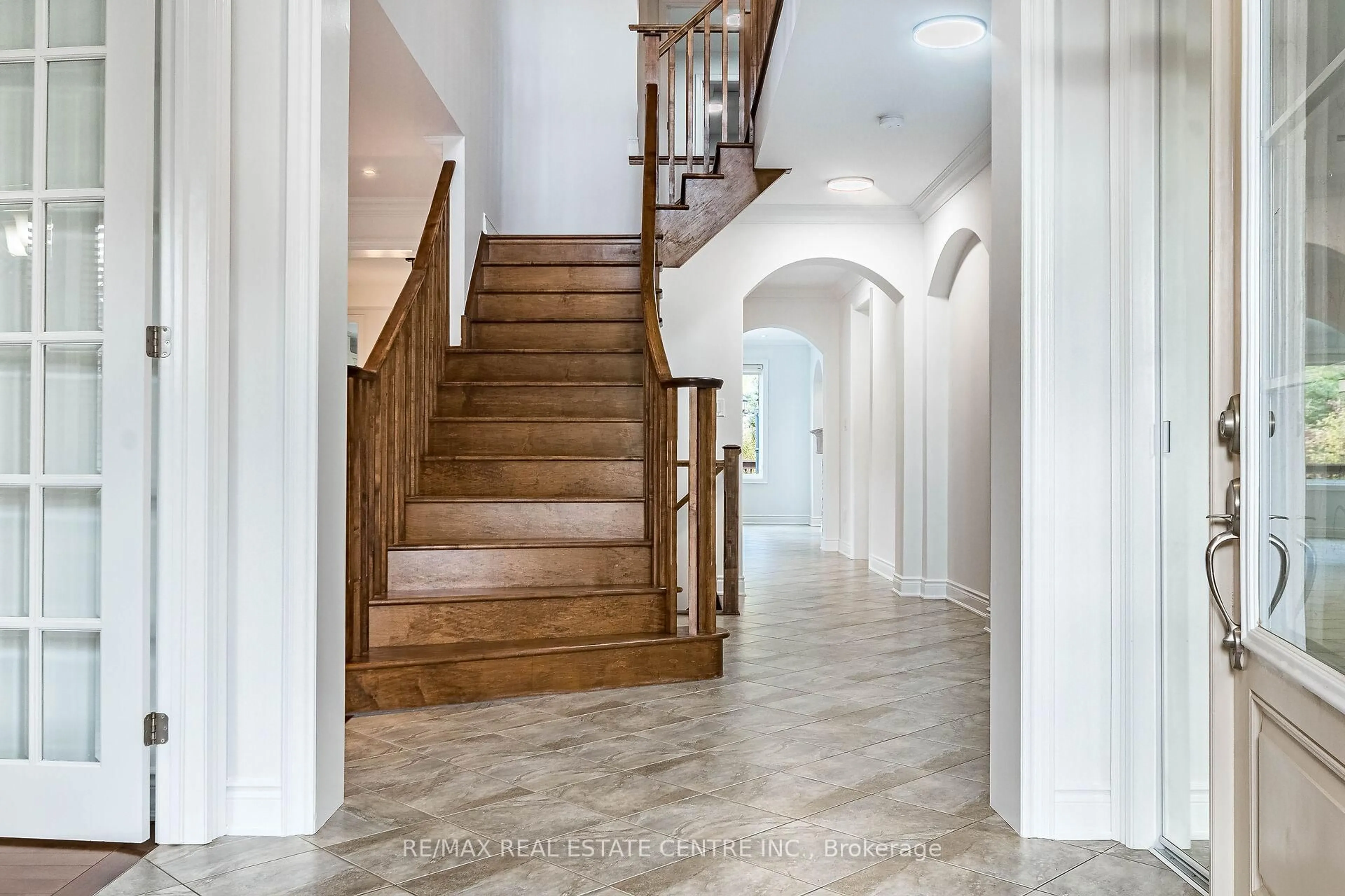 Unknown for 931 Syndenham Lane, Milton Ontario L9T 8J4