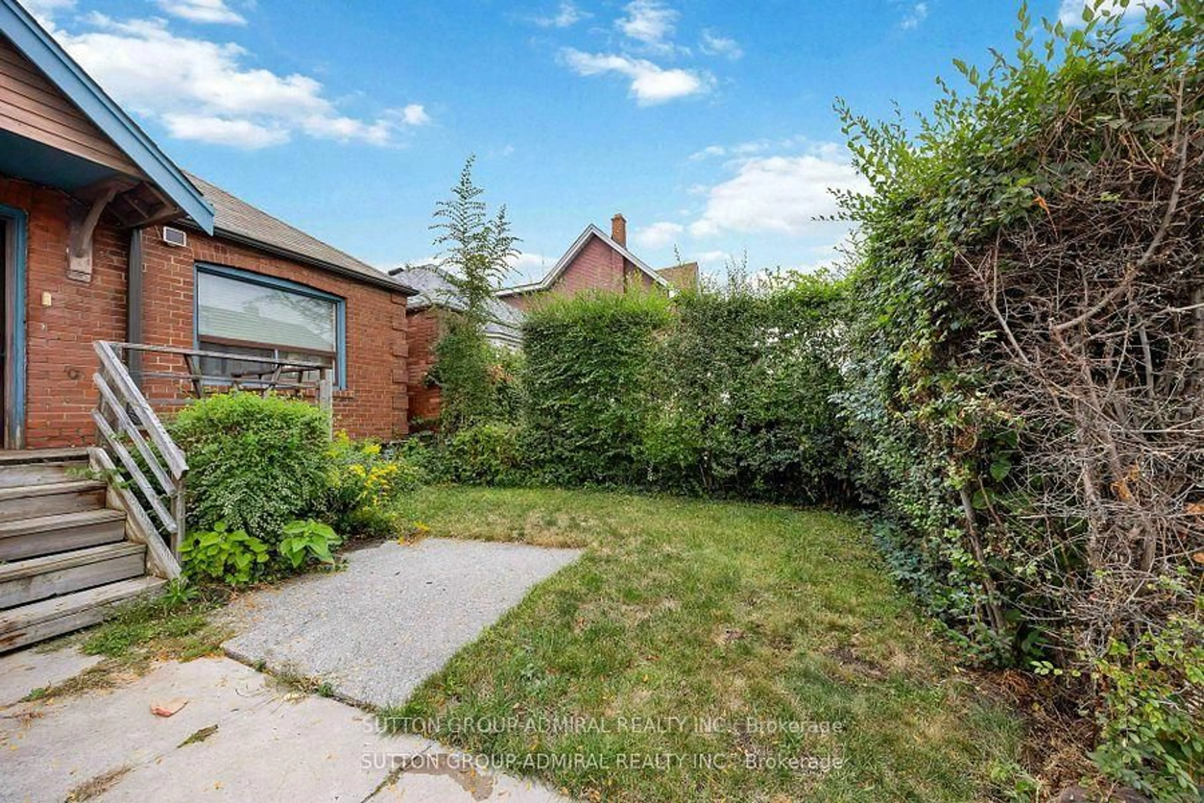 A pic from outside/outdoor area/front of a property/back of a property/a pic from drone, street for 8 Cobalt St, Toronto Ontario M6M 2K2
