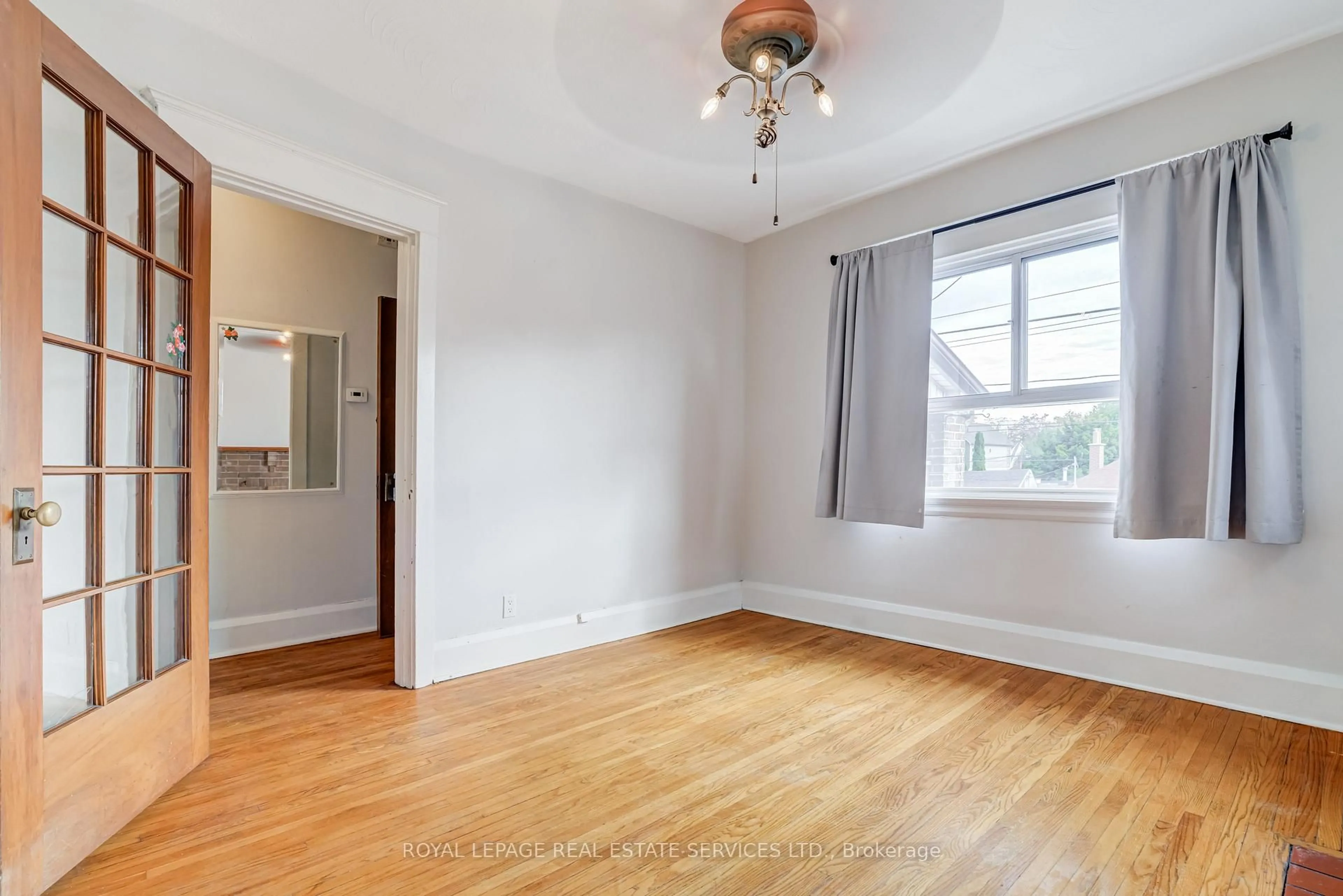 A pic of a room for 492 Jane St, Toronto Ontario M6S 4A2
